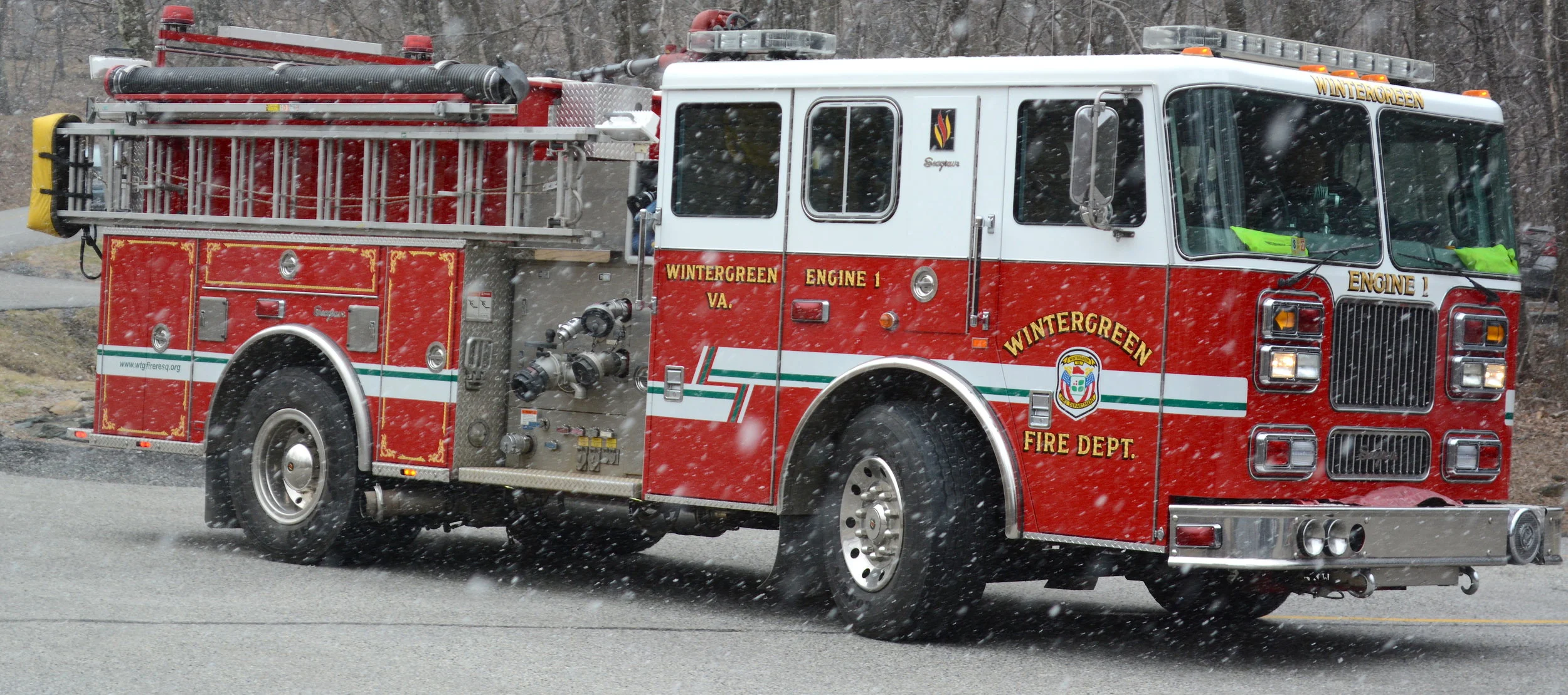 Engine 61 - 2003 Seagrave Marauder II, 1500 GPM Waterous Pump, Foam A/B, Detroit Series 60 515hp Engine, Automatic Snow Chains.