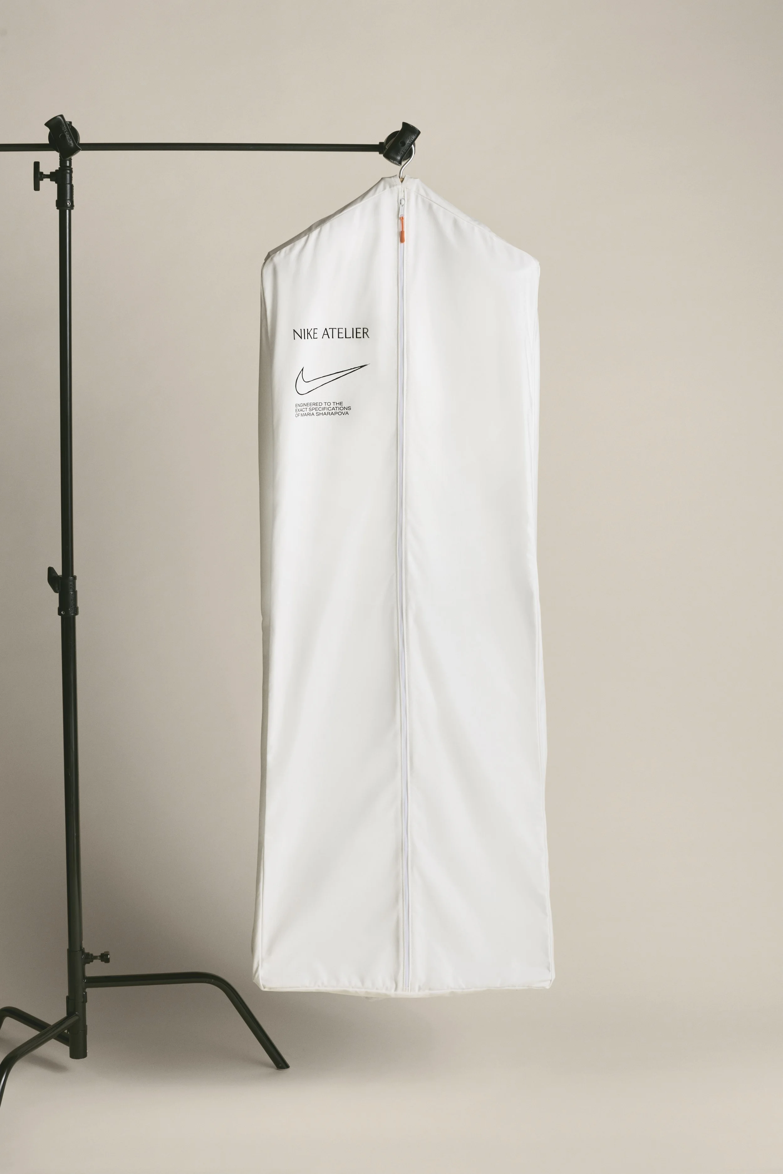 FA25_ATELIER_x_MARIA_SHARAPOVA_GARMET_BAG_FRONT_V1a.jpg