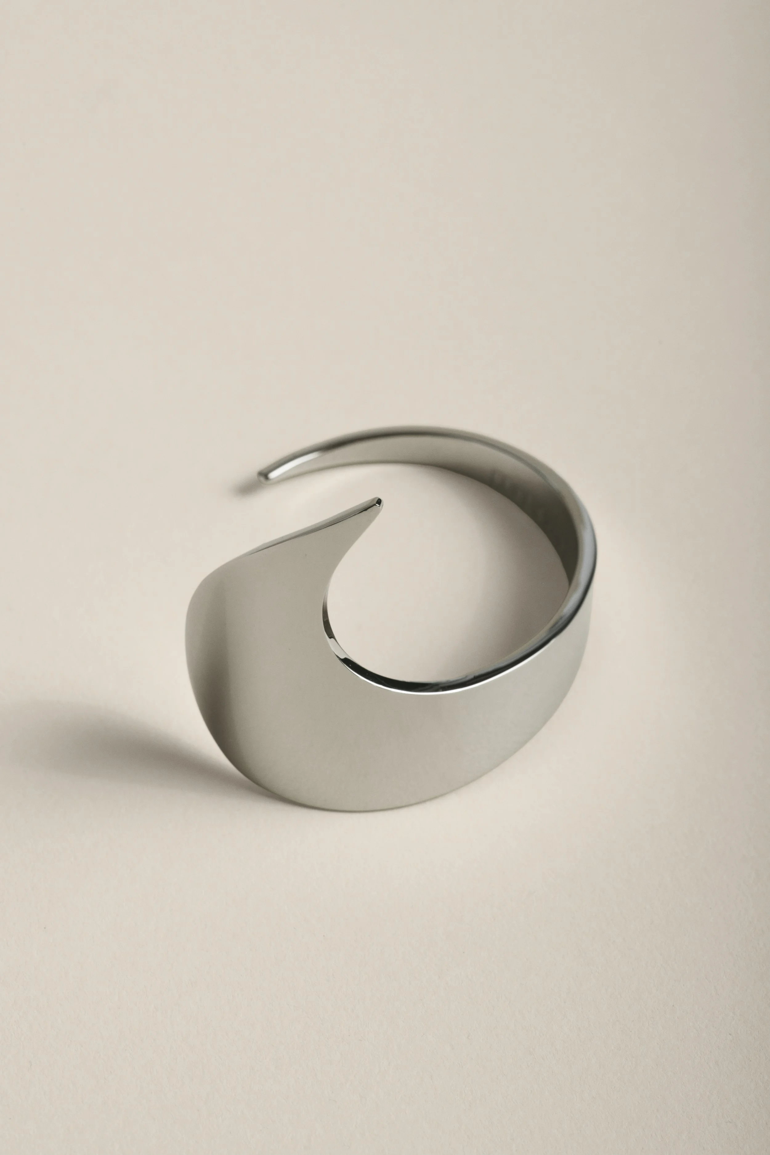 FA25_ATELIER_x_MARIA_SHARAPOVA_BRACELET_HAIR_CLIPS_0172_V1a.jpg