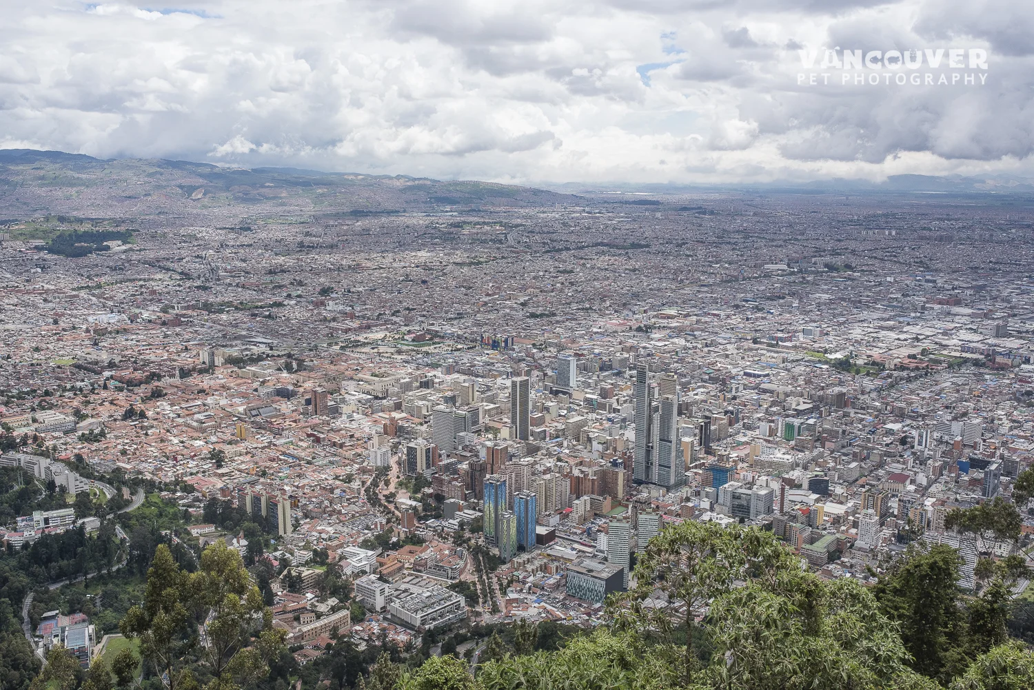 Here is an awesome view of the City from the Monserrate Mountain