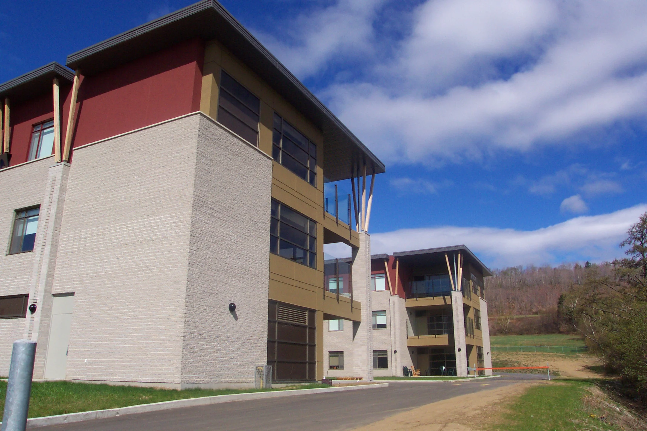 CHSLD Ste-Anne de Beaupré Année : 2000 | Budget: 20,3M$ Réalisé en consortium