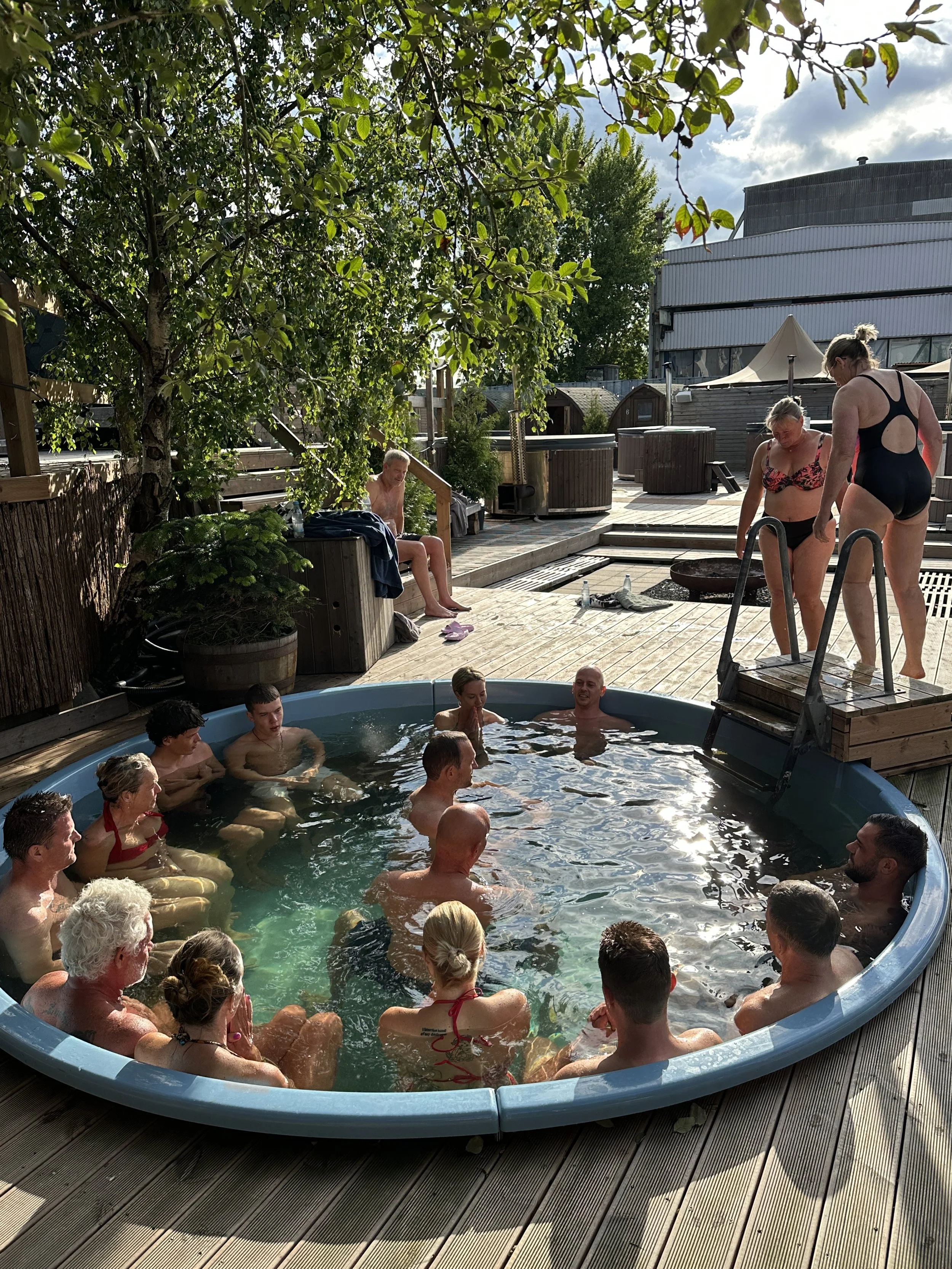  Glade gæster i koldtvands poolen hos Lille Sibirien i København 