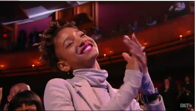 Willow Smith cheers her mom Jada Pinkett Smith at the Black Girls Rock awards. #BET #blackgirlsrock