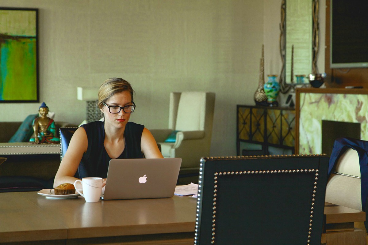 how-to-personally-brand-your-resume-feature.jpg
