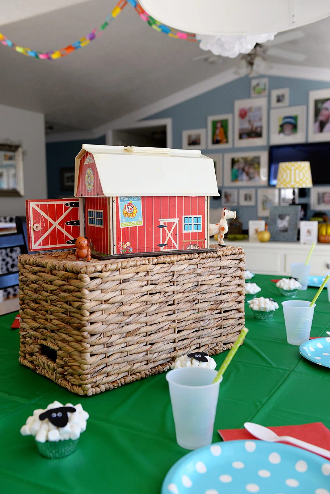 barnyard-party-table.jpg