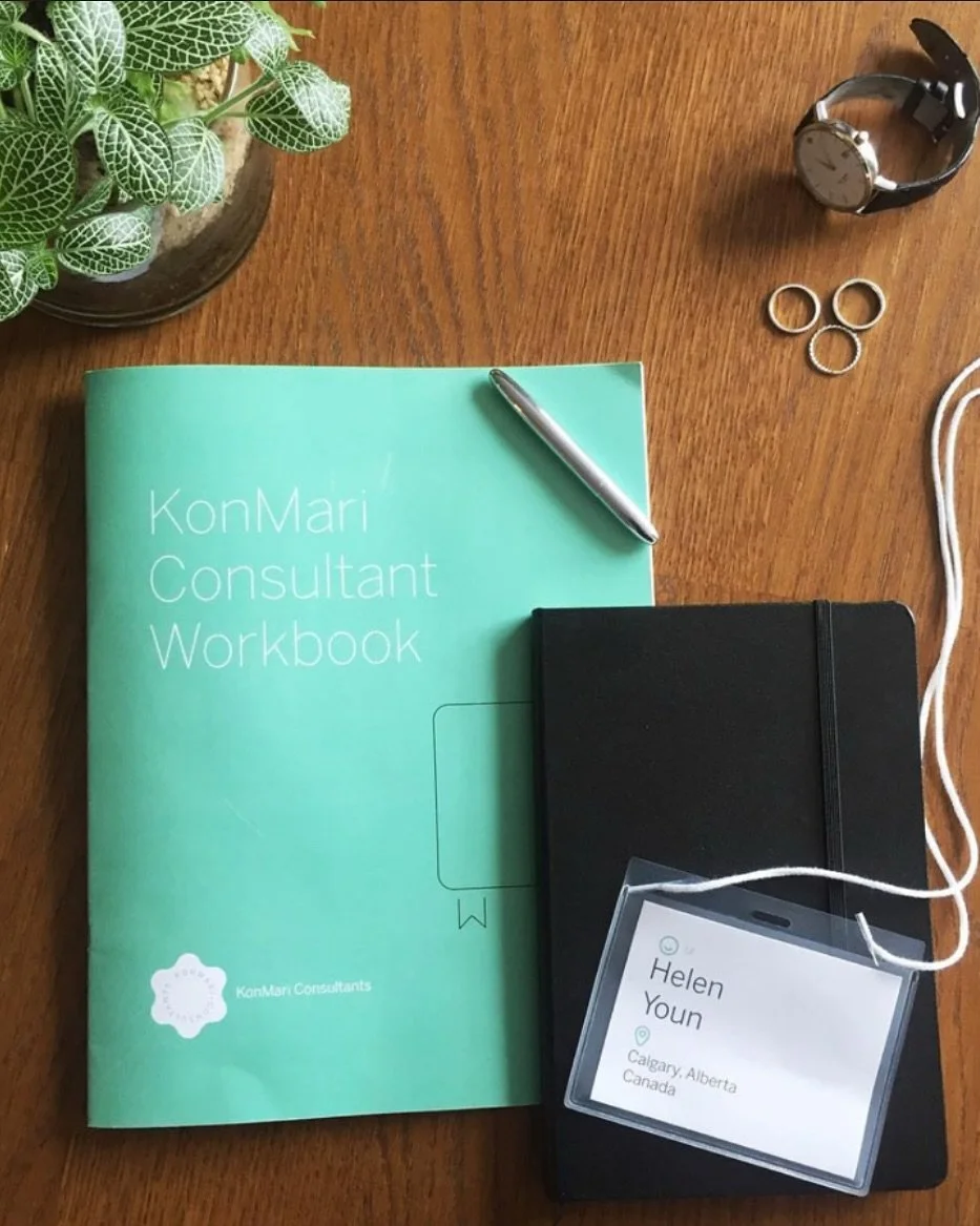 How did the KonMari Consultant Course change my life? In every way possible! ✨

Reposting a photo from when I first finished the course, because when I signed up back in 2016 my goal was simple&mdash;I just wanted to meet @MarieKondo, since her books