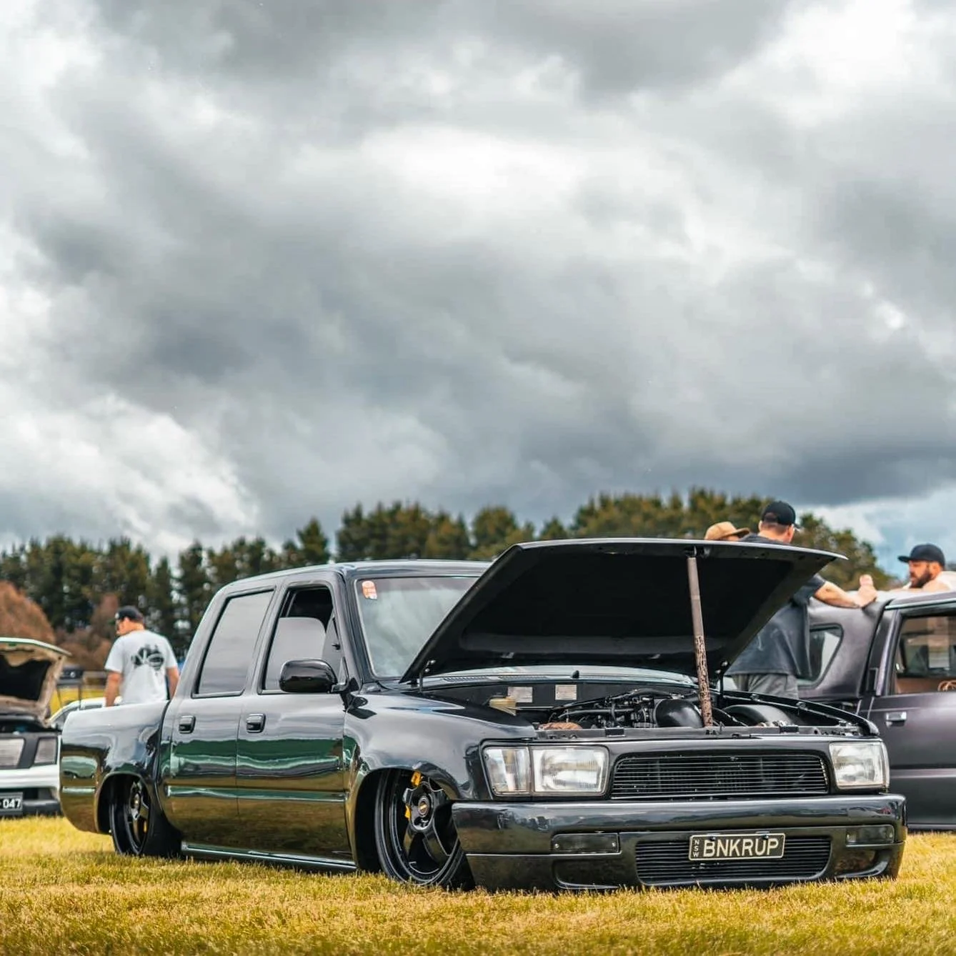 @braddarbsrussell truck was bad arse. Perfect combination of paint wheels and engine.
Sadly it’s is no more but we will all have the photo by @coreyziems28 #ecc #eccthecompound #ecc2023 #ecccrunch #shouldahalfwayed #21stanniversary