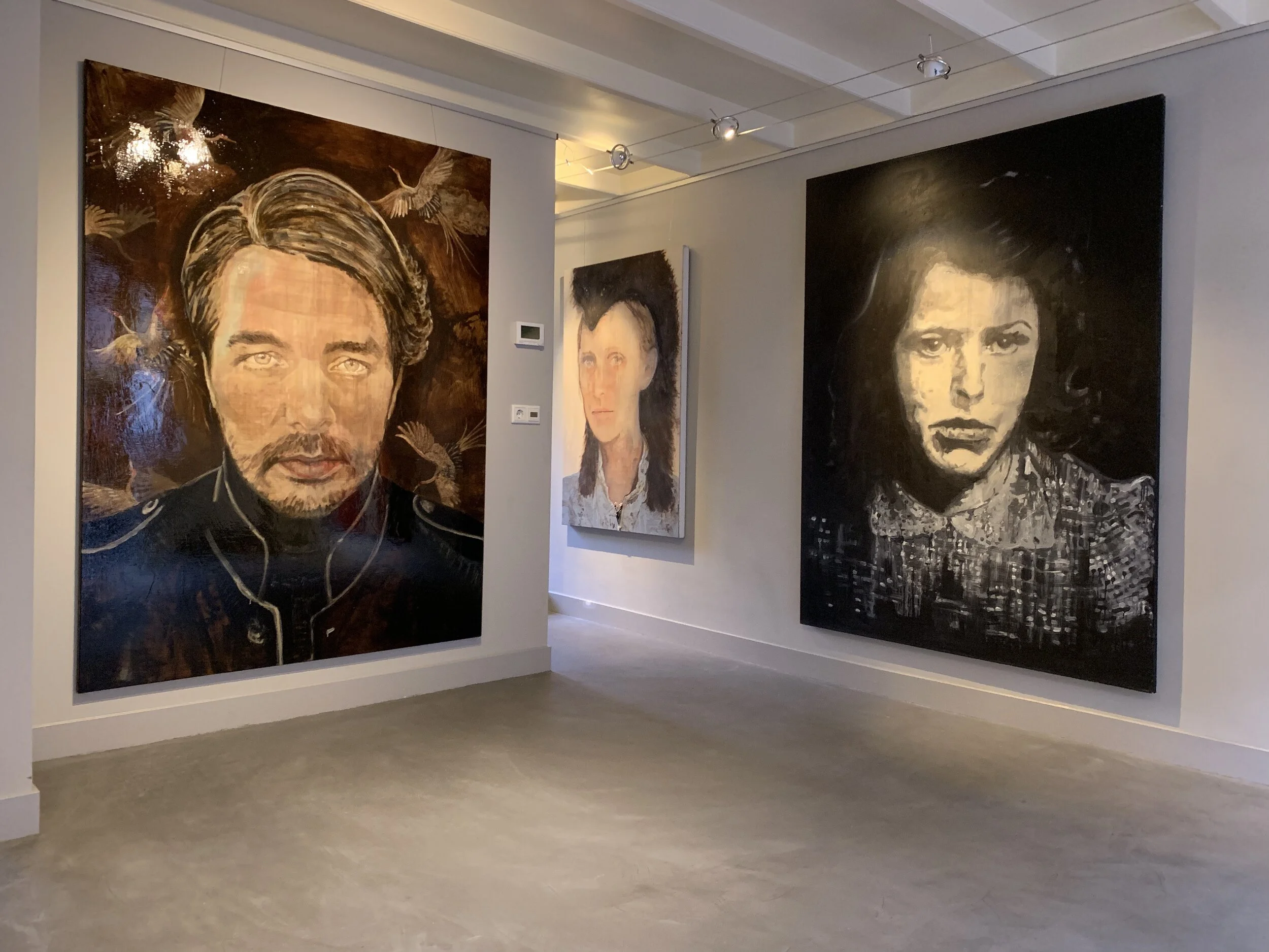 Safe and sound 2019 200 x 150 cm tempera, acryl, pastel en houtskool op doek