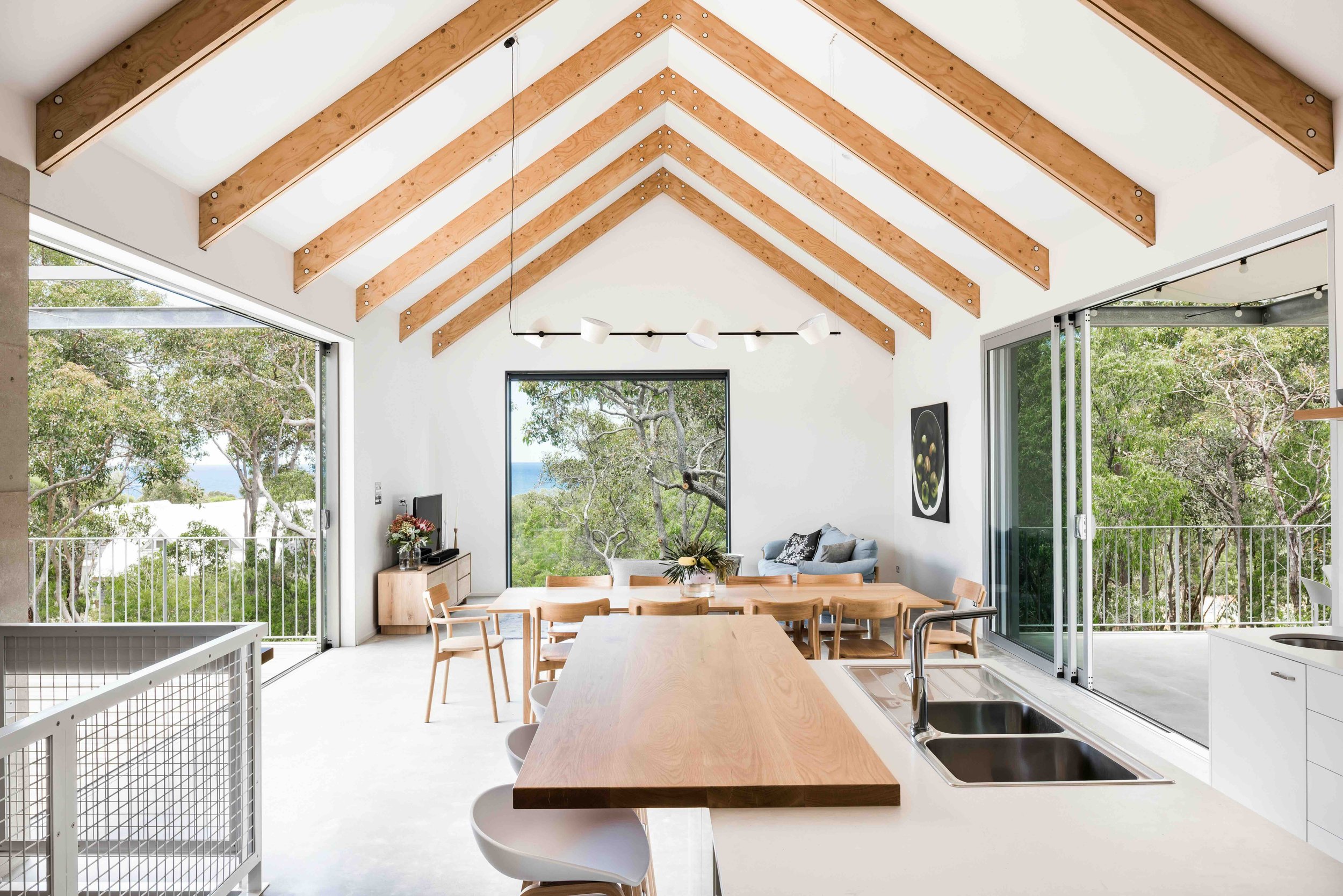 621-resaltsadds_EagleBayHouse_MatthewCrawfordArchitects_DionRobeson_02.jpeg