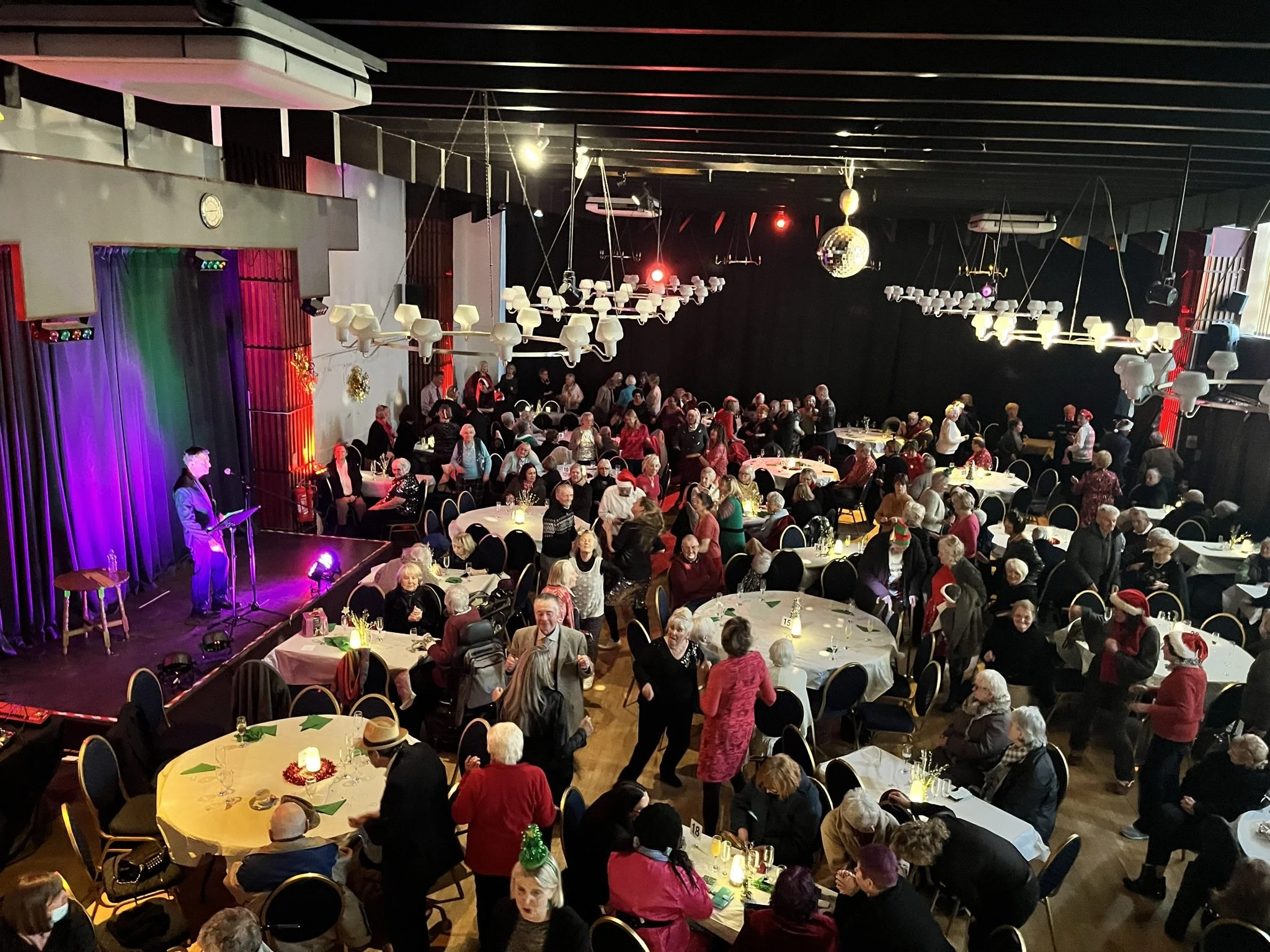 £5,000 donation to La Di Da Society