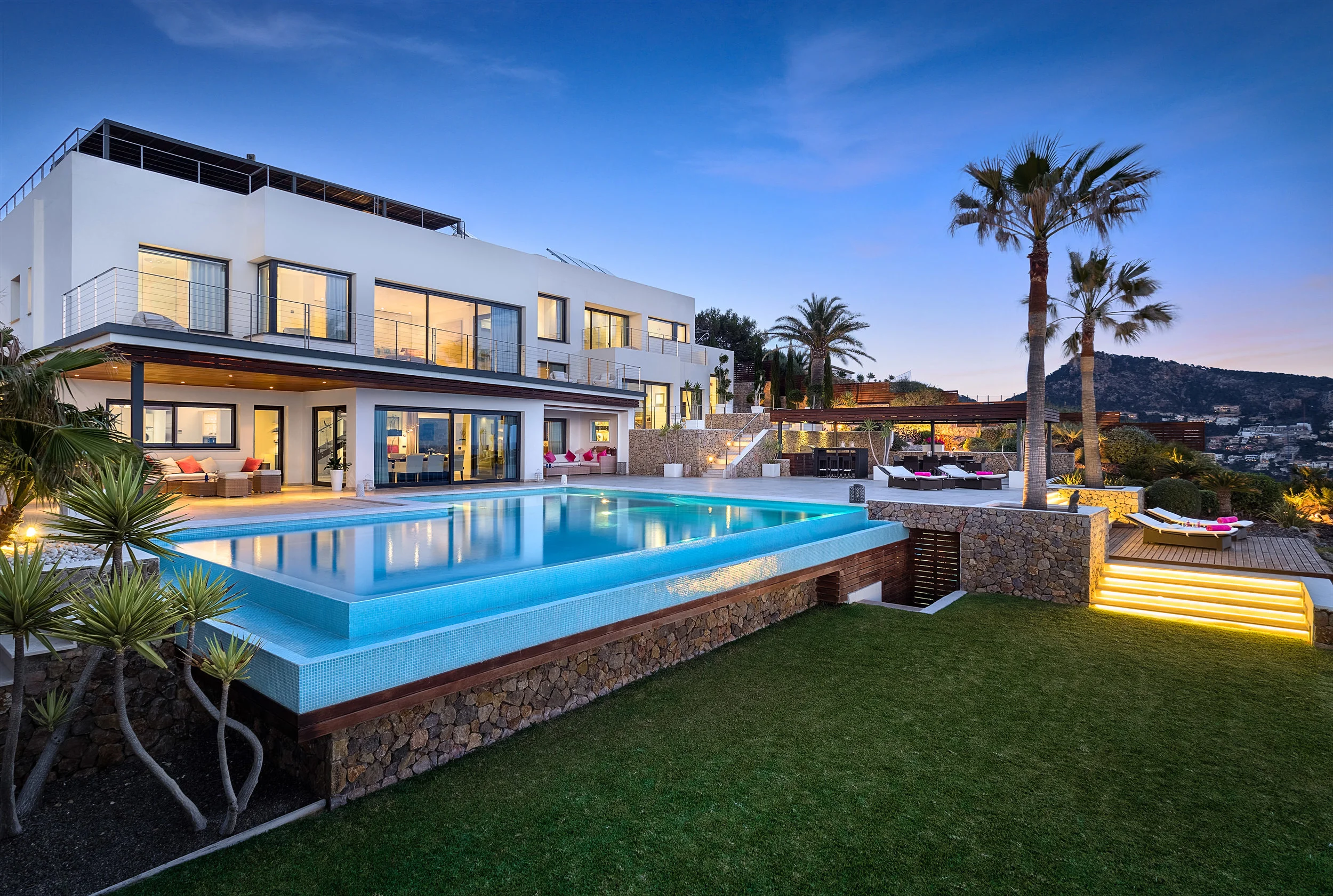 Villa Vida I, <span STYLE="font-weight: normal">2017</span>