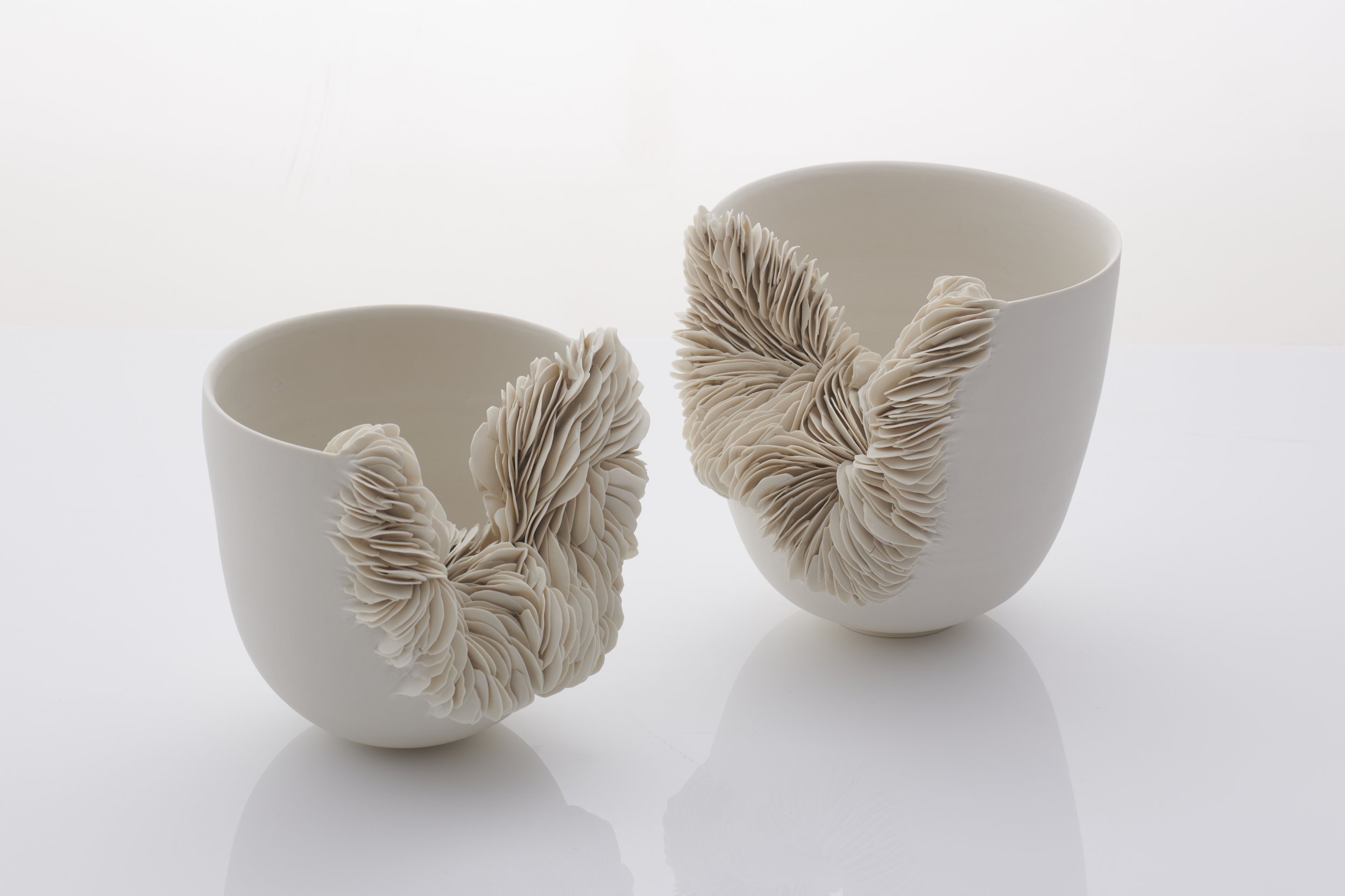 Olivia Walker, Collapsed Porcelain Bowls, photo Sylvain Deleu.jpg