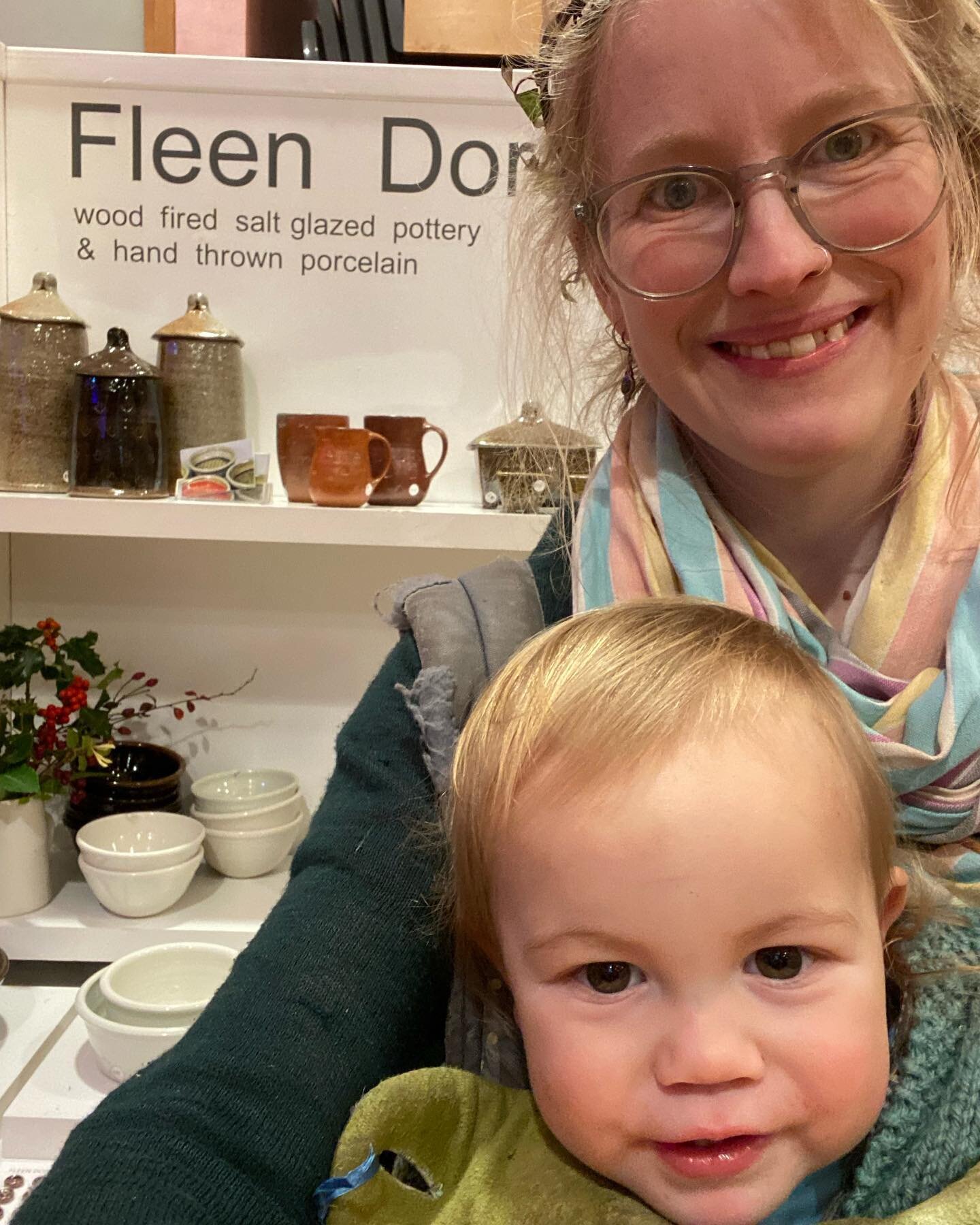 A fab night out with the pottery (and my tiny helper of course) 🥰at The Advent Fair at @steineracademyevents looking forward to more tomorrow! Thanks everyone who called by my stall with kind words and purchases 🥰