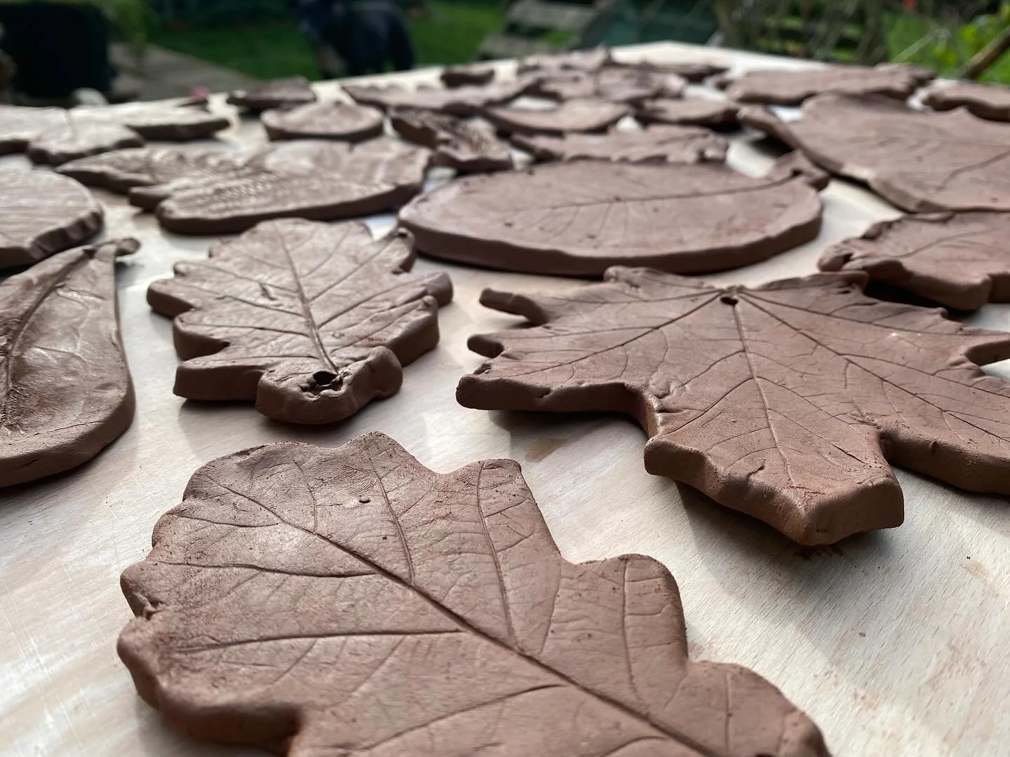 🌿 Clay &amp; Leaf Workshop 🌿

What a truly beautiful morning in Parkend &mdash; creating, imagining, and wandering through woodland magic together.

There was so much creativity in the air ✨
Tiny Forest Folk emerged from lumps of clay, leaf garland