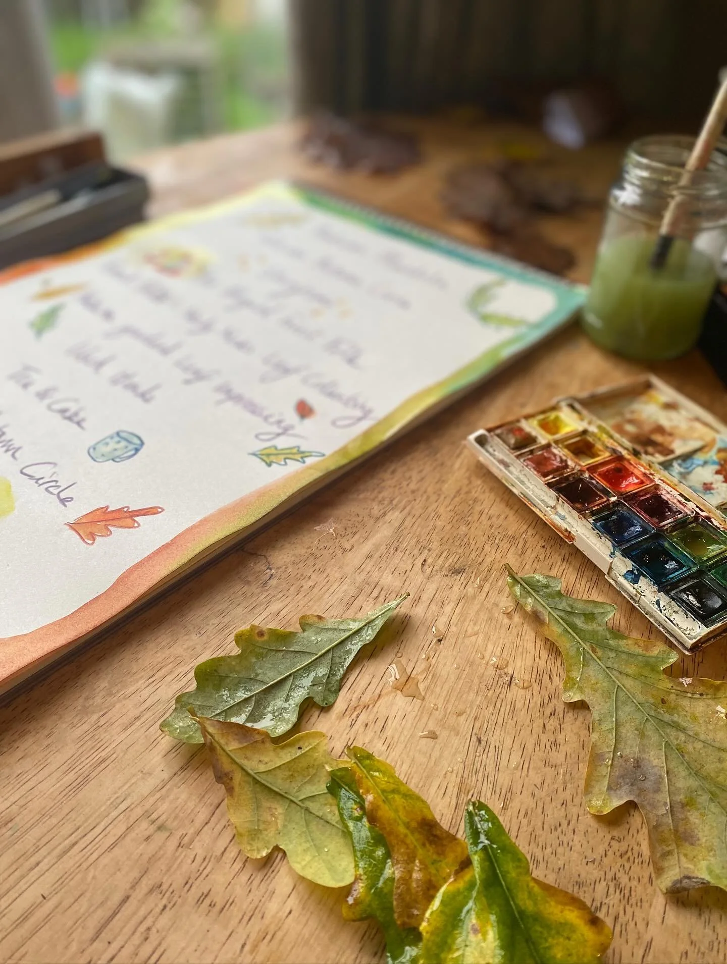 A quiet morning of gathering&hellip;
Clay wedging, leaf collecting, watercolour painting &mdash; bringing together all the little treasures that will shape our Clay &amp; Leaf workshop this weekend.
The Forest is full of colour right now and I can&rs