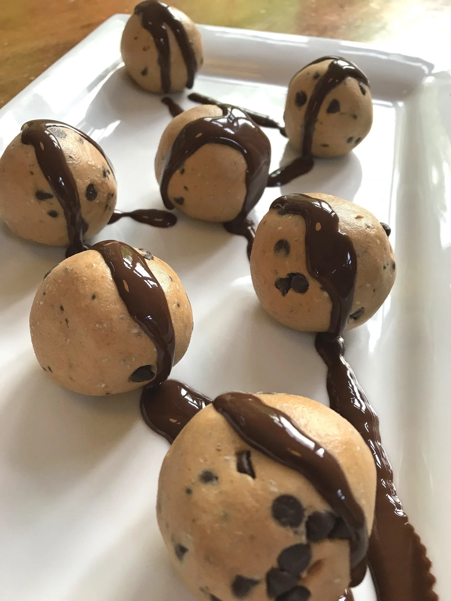 CHOCOLATE CHIP COOKIE DOUGH BITES (paleo, vegan)