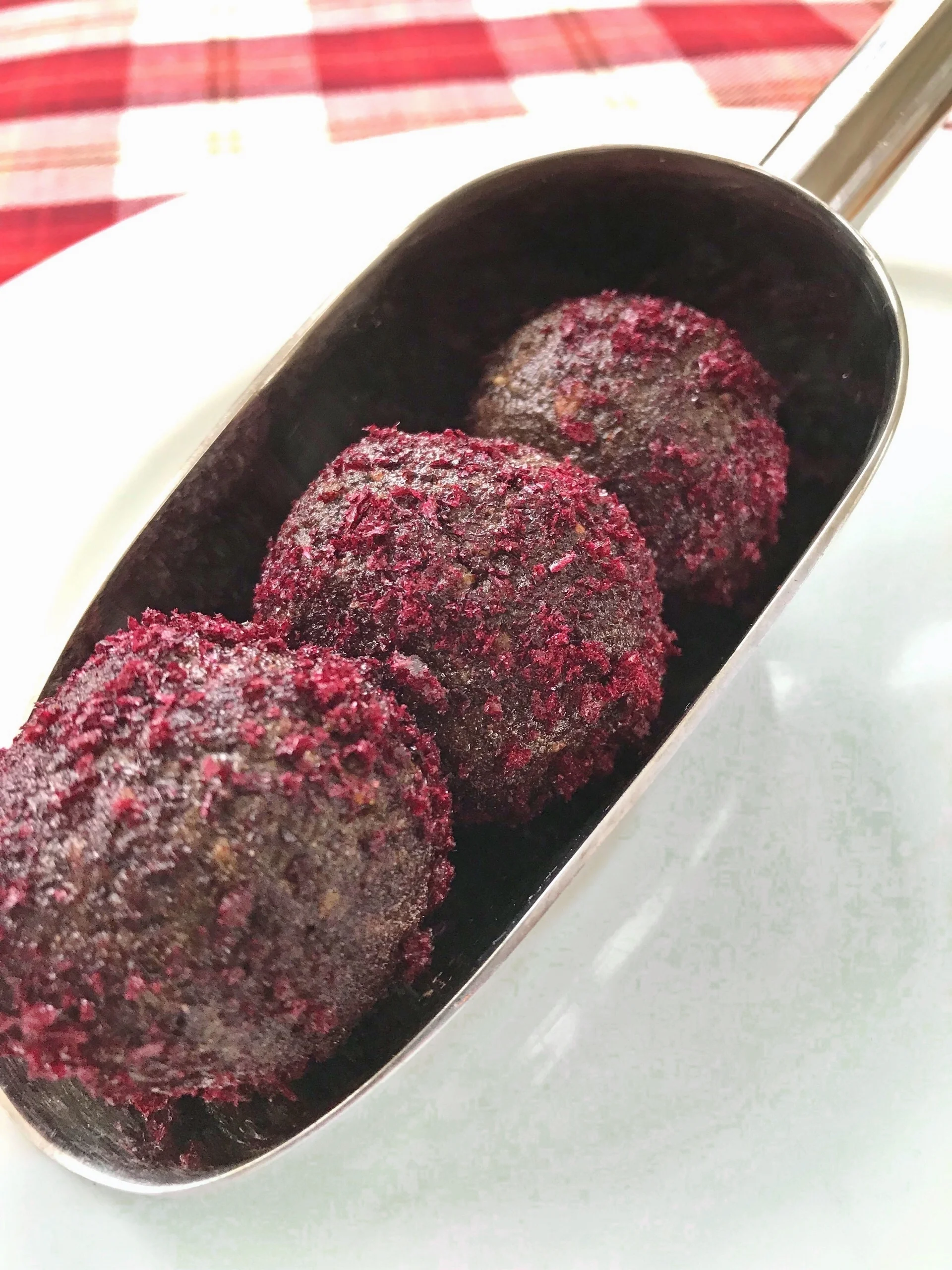 RED VELVET CAKE BALLS GRAINFREE LOWCARB.jpg