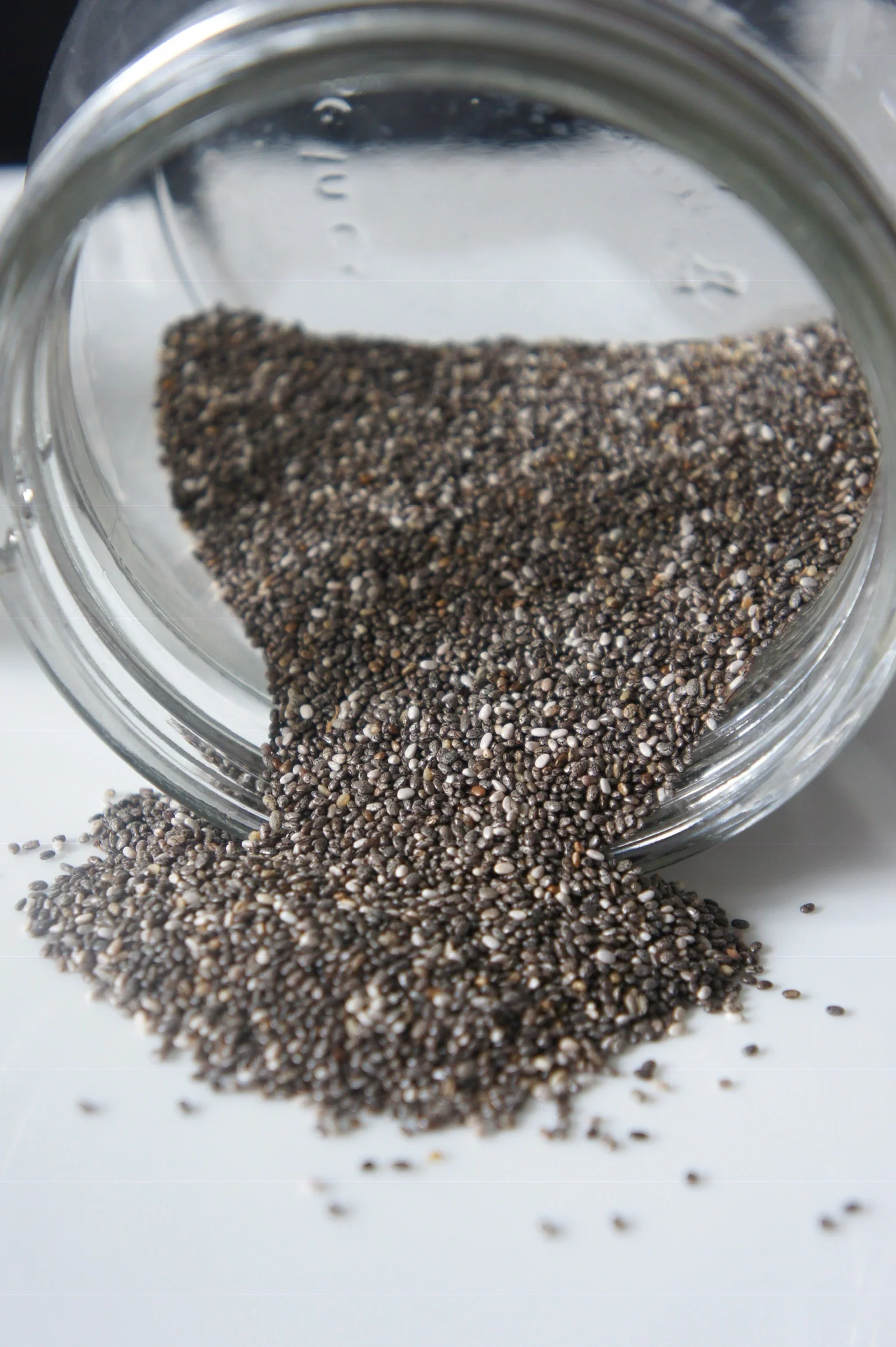 CHIA SEEDS (PHOTO PEXELS.COM)