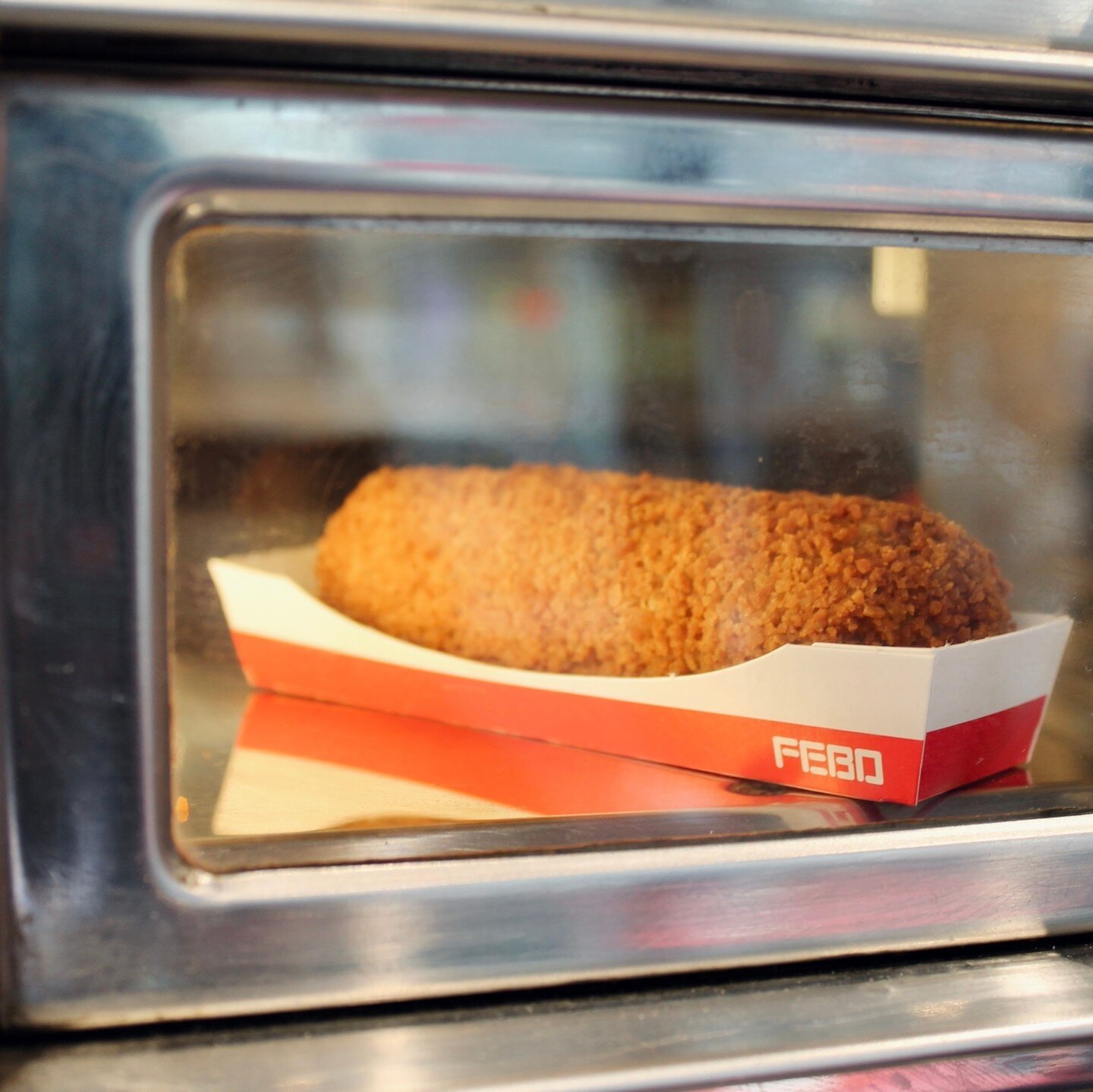 If you think of typical, warm dutch snack food, you think of a Kroket. Especially when it comes from Febo (Dutch quick service restaurant.) ⁠
⁠
This crunchy on the outside, soft on the inside snack is a filling and satisfying treat. The inside is a c