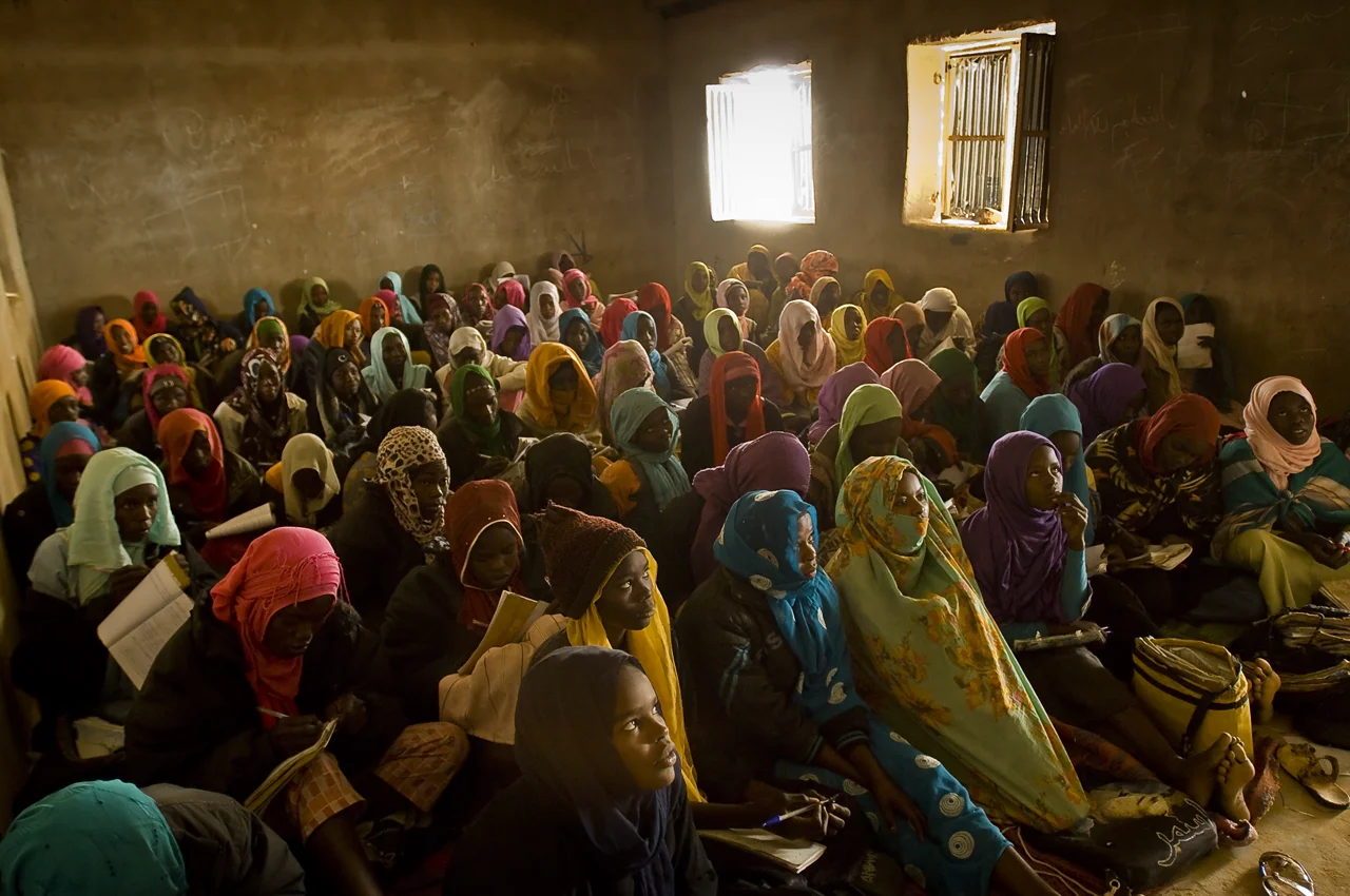 106 female students, during a Literature class, Grade 8 (from 14 to 16 years old), in Oure Cassoni. In secondary school, the classes are not mixed. No desks, no chairs. Everyone is sitting on mates. Oure Cassoni camp (31 800 refugees in december 2011), 18 kilometers north from Bahai, 361 kilometers north-east from Abeche, 17 kilometers from the sudanese border, was opened in july 2004.