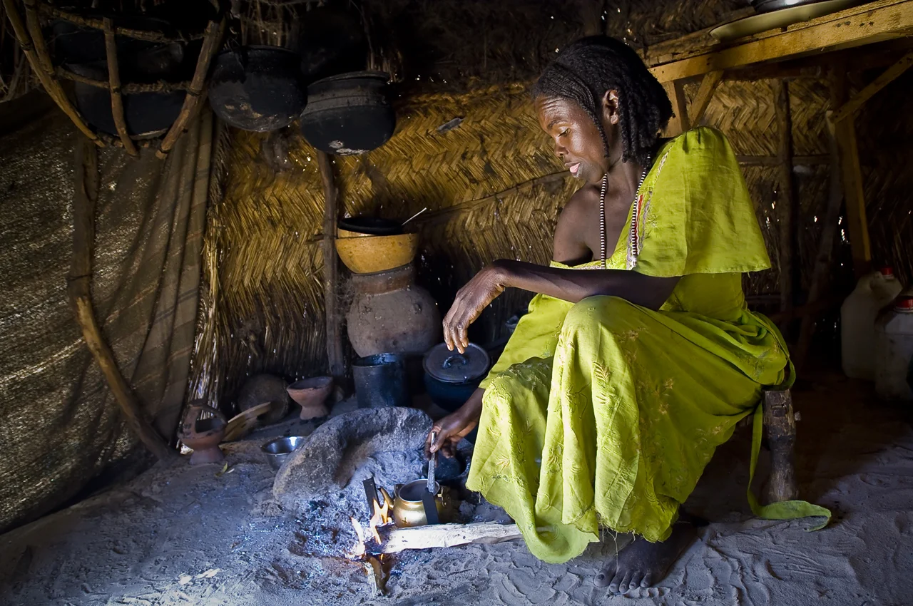 A woman prepares tea, in her kitchen, a separate hut in the family compound. Created on 4 june 2004, Djabal camp sheltered 17.766 persons and 4.681 families in december 2011. It is located 4 kilometers west from Goz Beida, 217 kilometers south from Abeche, 900 kilometers east from N'Djamena the capital and 80 kilometers from the sudanese border.
