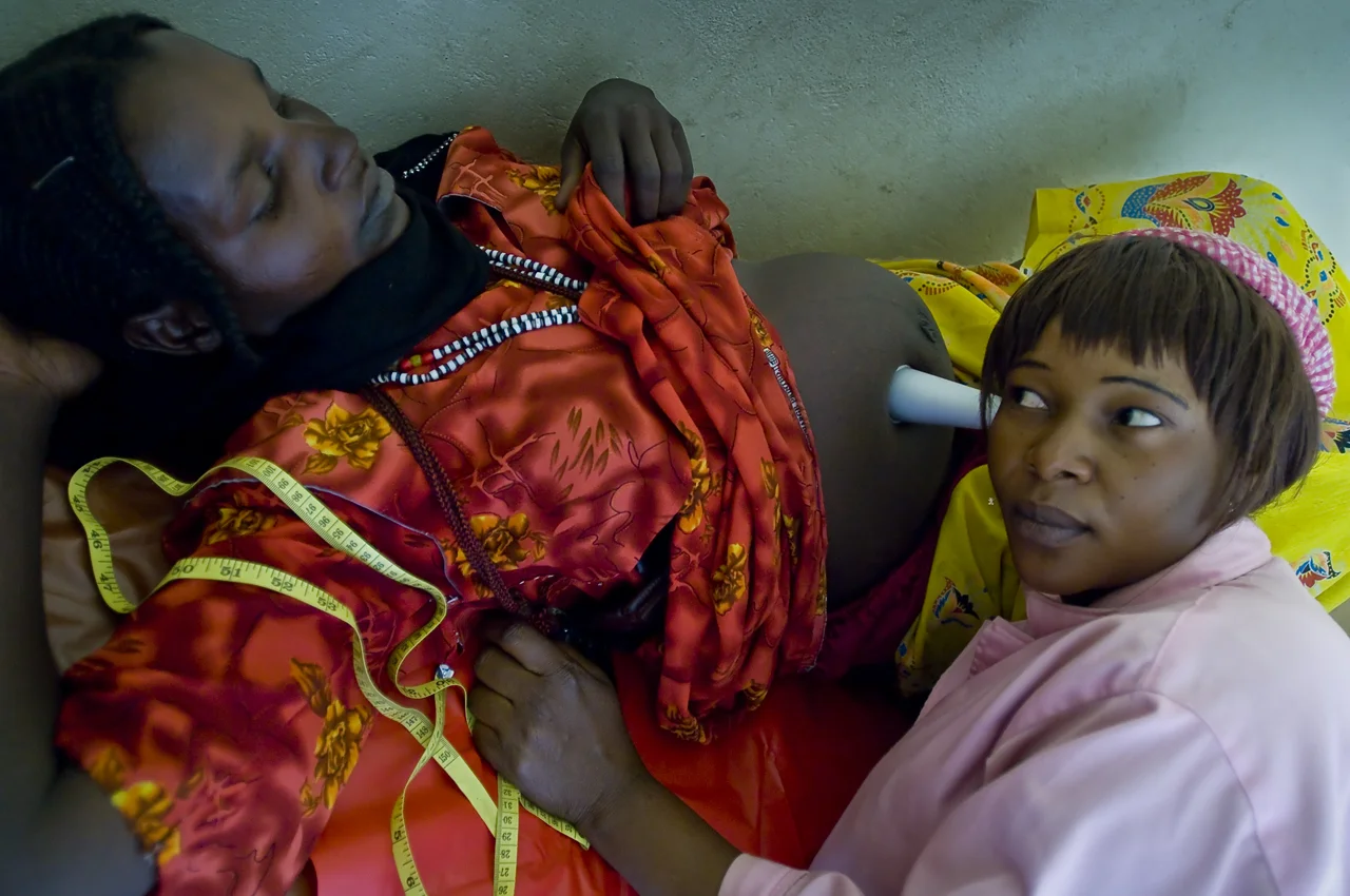 In Treguine Health Center, a mid-wife is ausculting a pregnant refugee. Treguine camp (18 746 refugees on 30 september 2011), 23 kilometers south from Farchana, 120 kilometers east from Abeche, 72 kilometers from the sudanese border, was opened in september 2004.