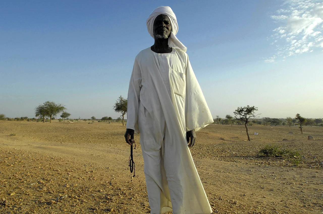 A traditionnal leader of the Kounoungo camp. 