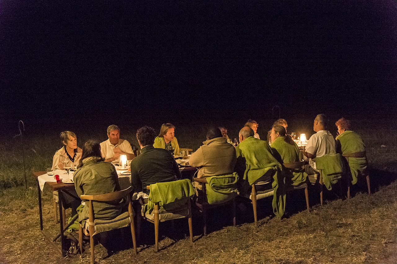 At night, the guests / clients of the Asilia Camp dine in common, in the bush, around a long banquet table. Asilia Camp is the only tent camp located in the eastern prairies of the central part of the Serengeti, magnet for cheetahs and lion, out of