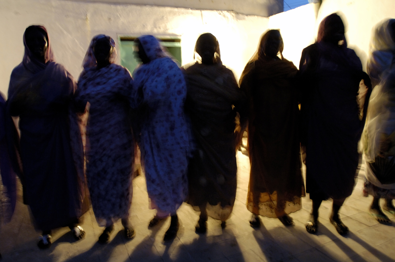 Hakamas, female war singers, Sudan