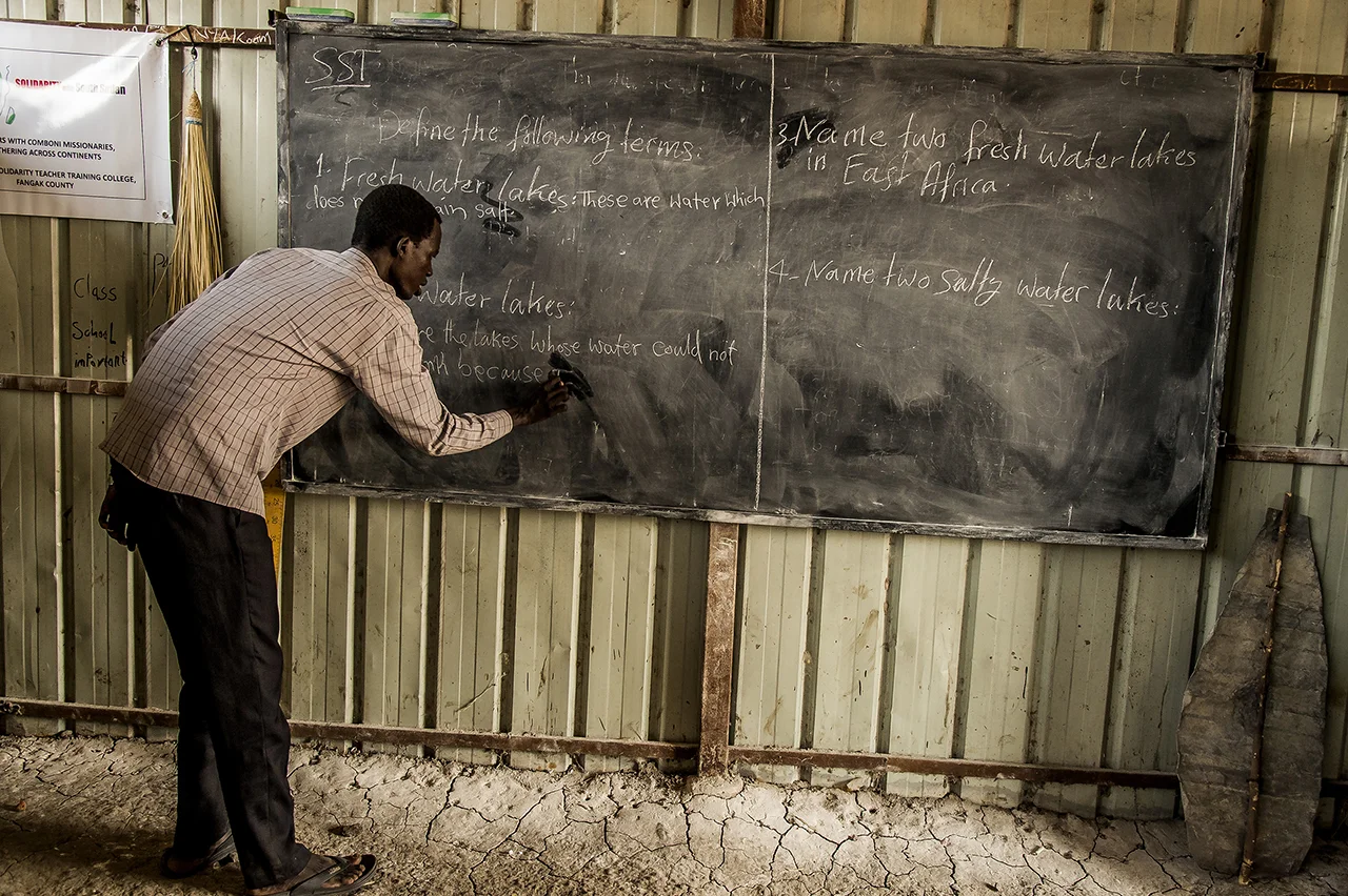 During a training of several months, given by a small American NGO (Mothering Across Continents) during school holidays, to more than 70 teachers of schools in Old Fangak County, a teacher answers on the blackboard to the questions. The training takes place in the big school of Old Fangak.