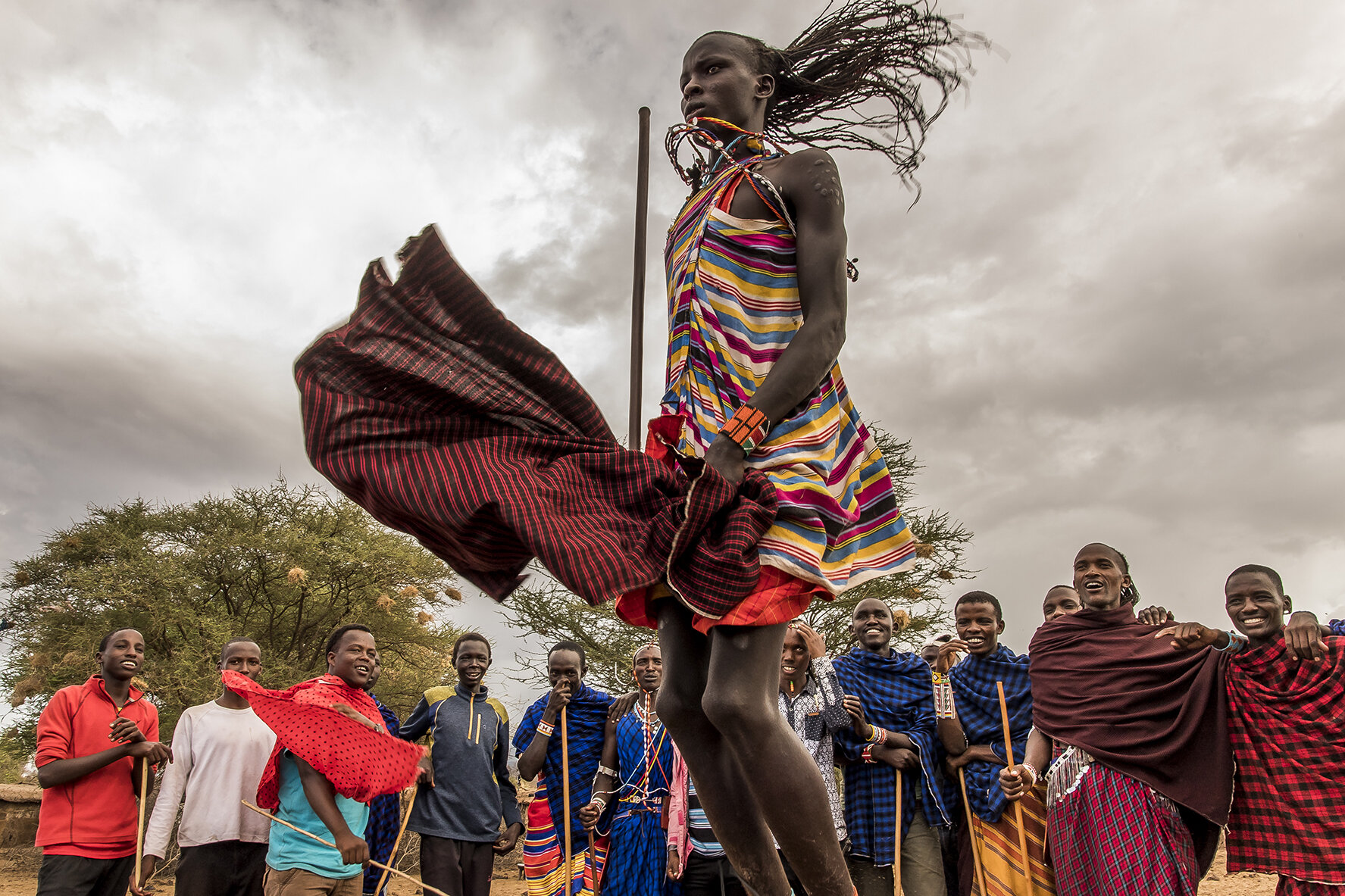 An initiation rite in the boma of Sontika Melok, 26-year-old chief of some 5,000 Morans. Young warriors dance to rhythmic songs and leap into the air. « Here, many morans have not received an education, do not know that it is important not to k