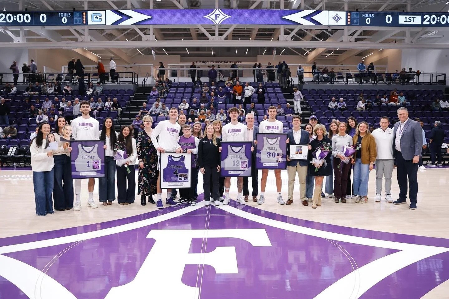 Senior Night at Timmons ⚔️🏀

Thank you senior brothers @thomasetillman and @benroyse for for the leadership, the grit, and the legacy. 

ODH ⚔️