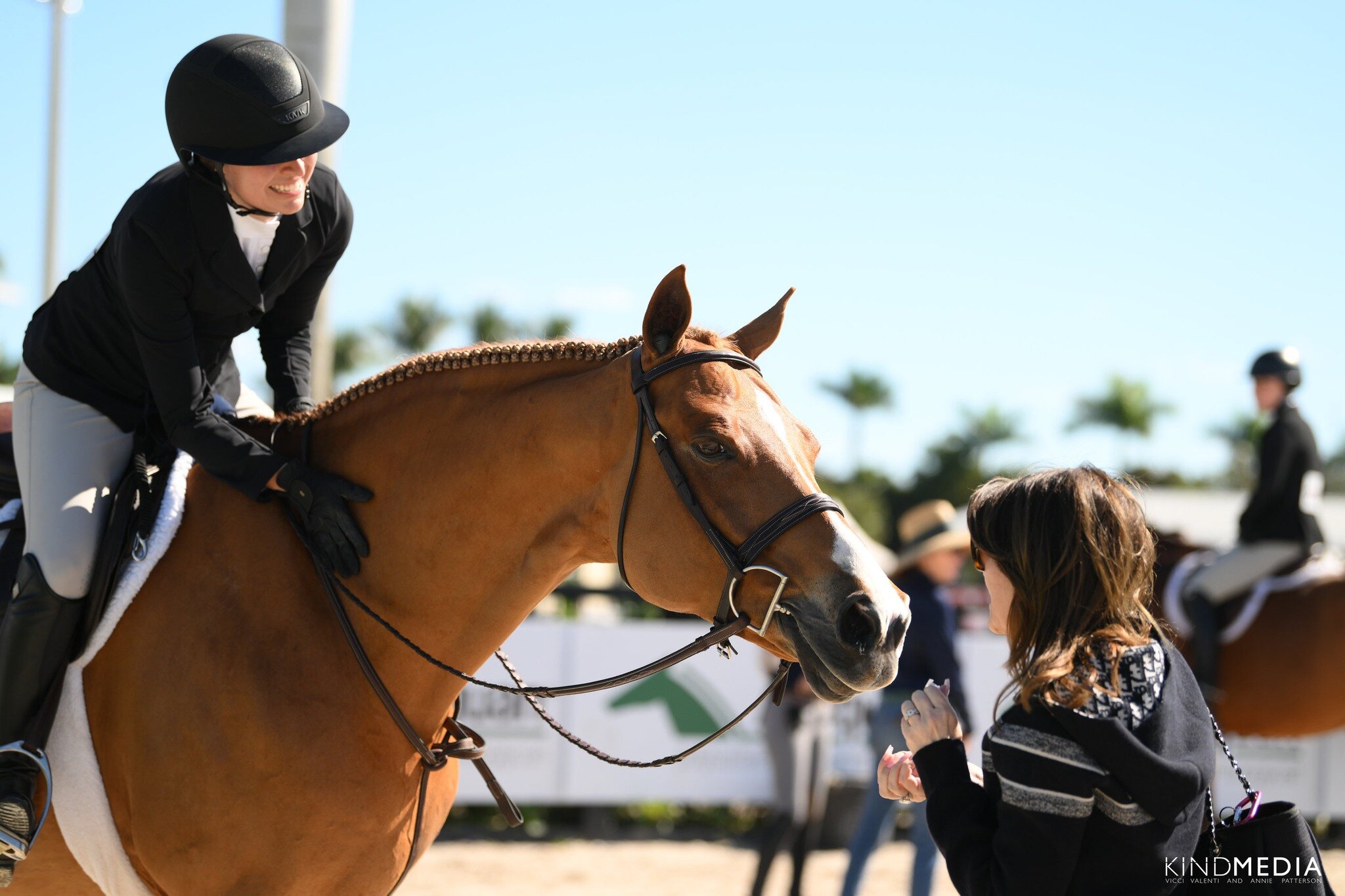 Happiness is ✨ treats from Mom.

When we say it takes a village, our village at #HeritageFarm extends far beyond our staff of trainers, riders, grooms and managers. There's a tremendous network of families supporting the dreams of their loved ones&md