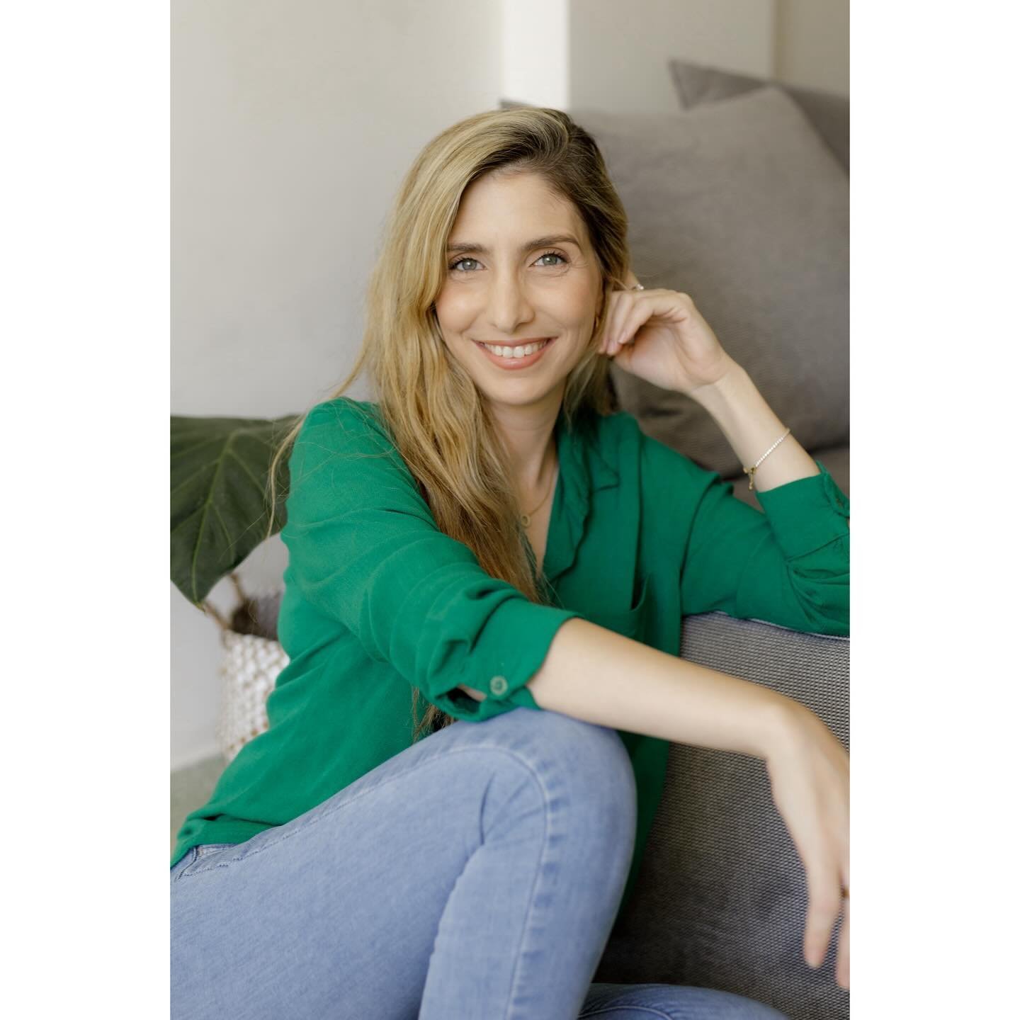 The beautiful soul @nofar.gottlieb that came for a headshot session 😍

MU: @orbrown_makeup 

#headshotphotographer #headshotsession #portraitphotography #homestudio #naturalmakeup #naturalight #bestsmile #greeneyes