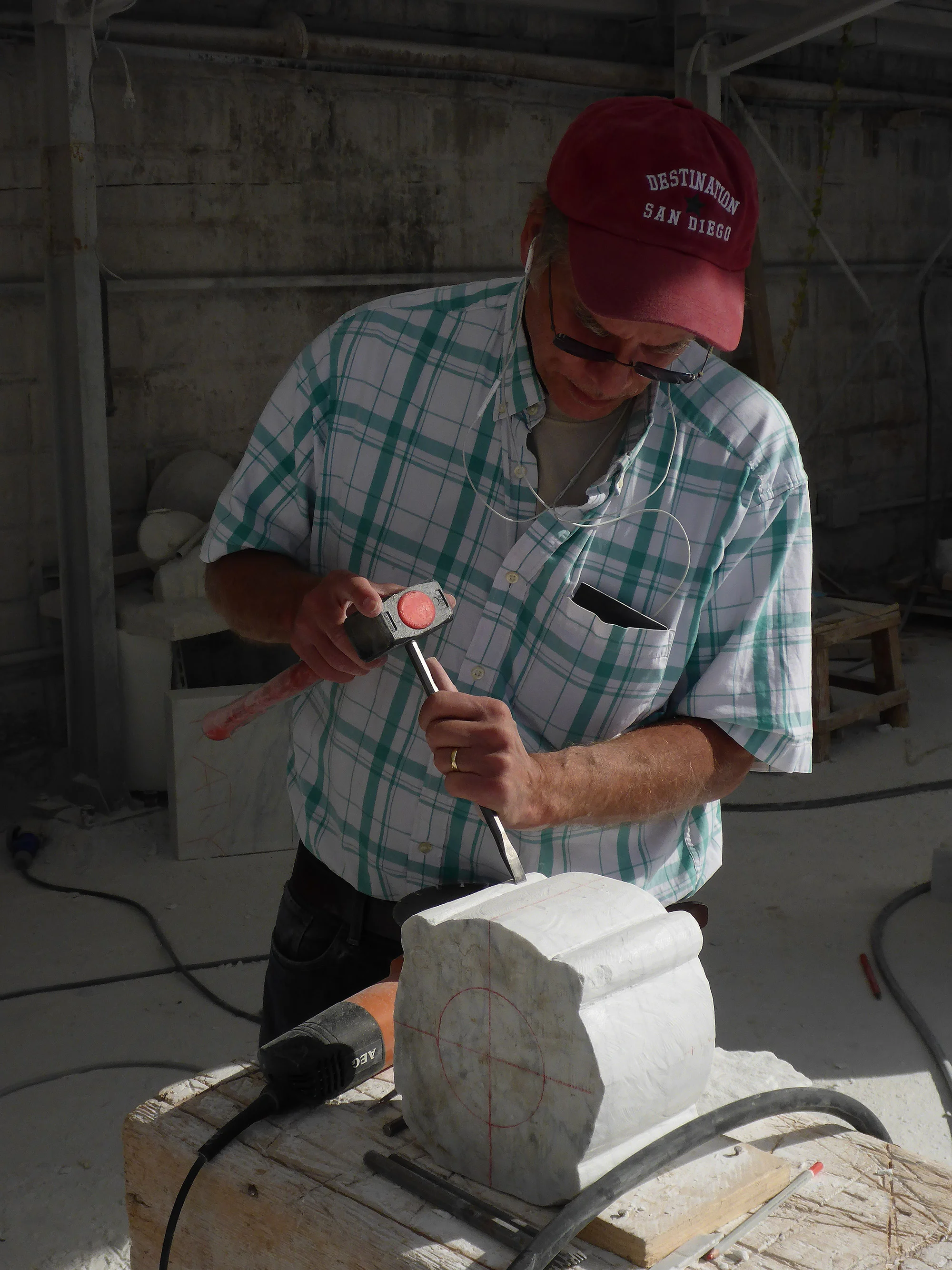 Bill-Dickinson-Carving-Marble.jpg