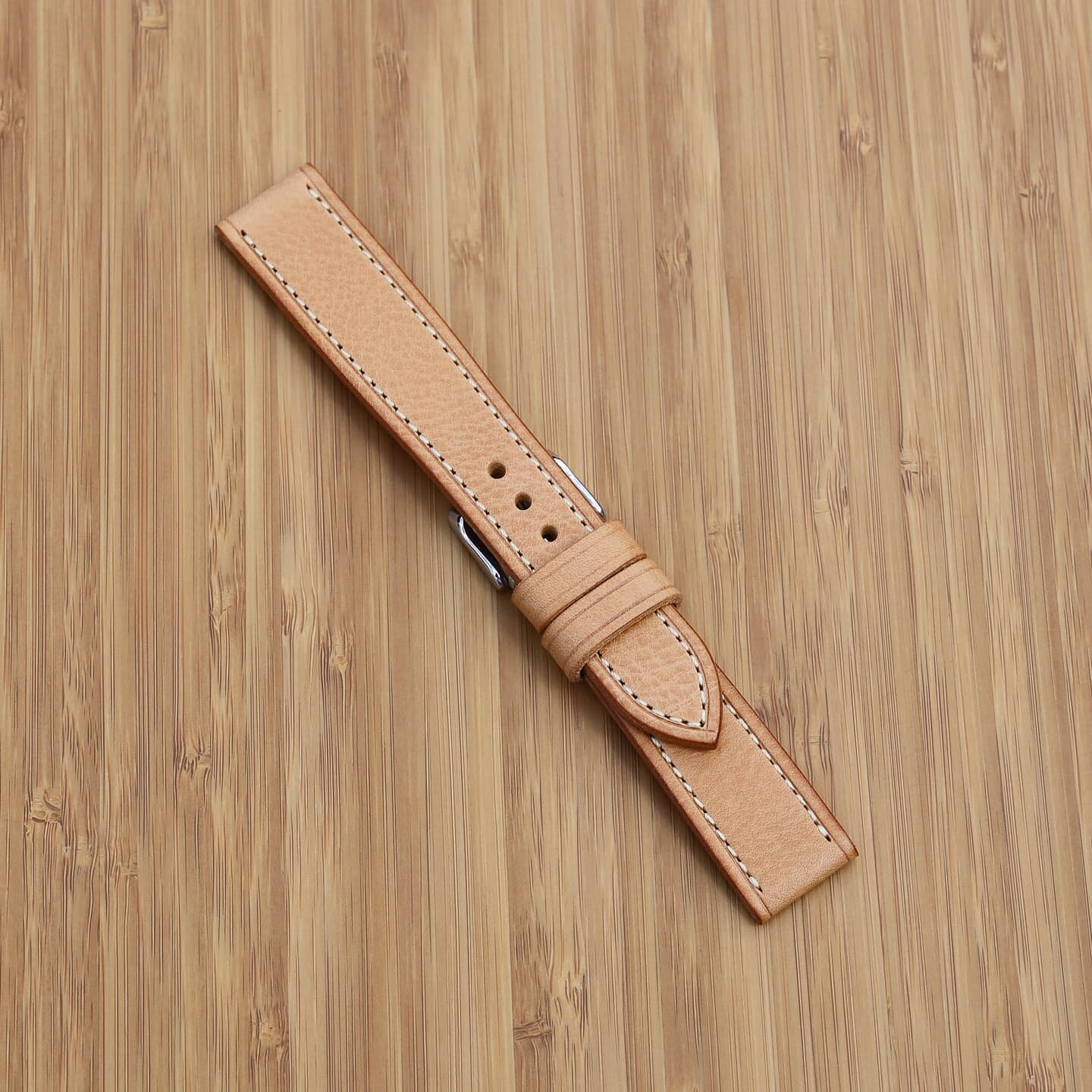 Natural La Perla 20/18mm watch strap. I am trying out some straps with a smaller thread combo. What do yall think?

#watchfam #watchesofinstagram #watches #watchaddict #watchoftheday #luxurywatches #timezonetweets #watchtimemagazine&nbsp; #レザー
#レザークラ