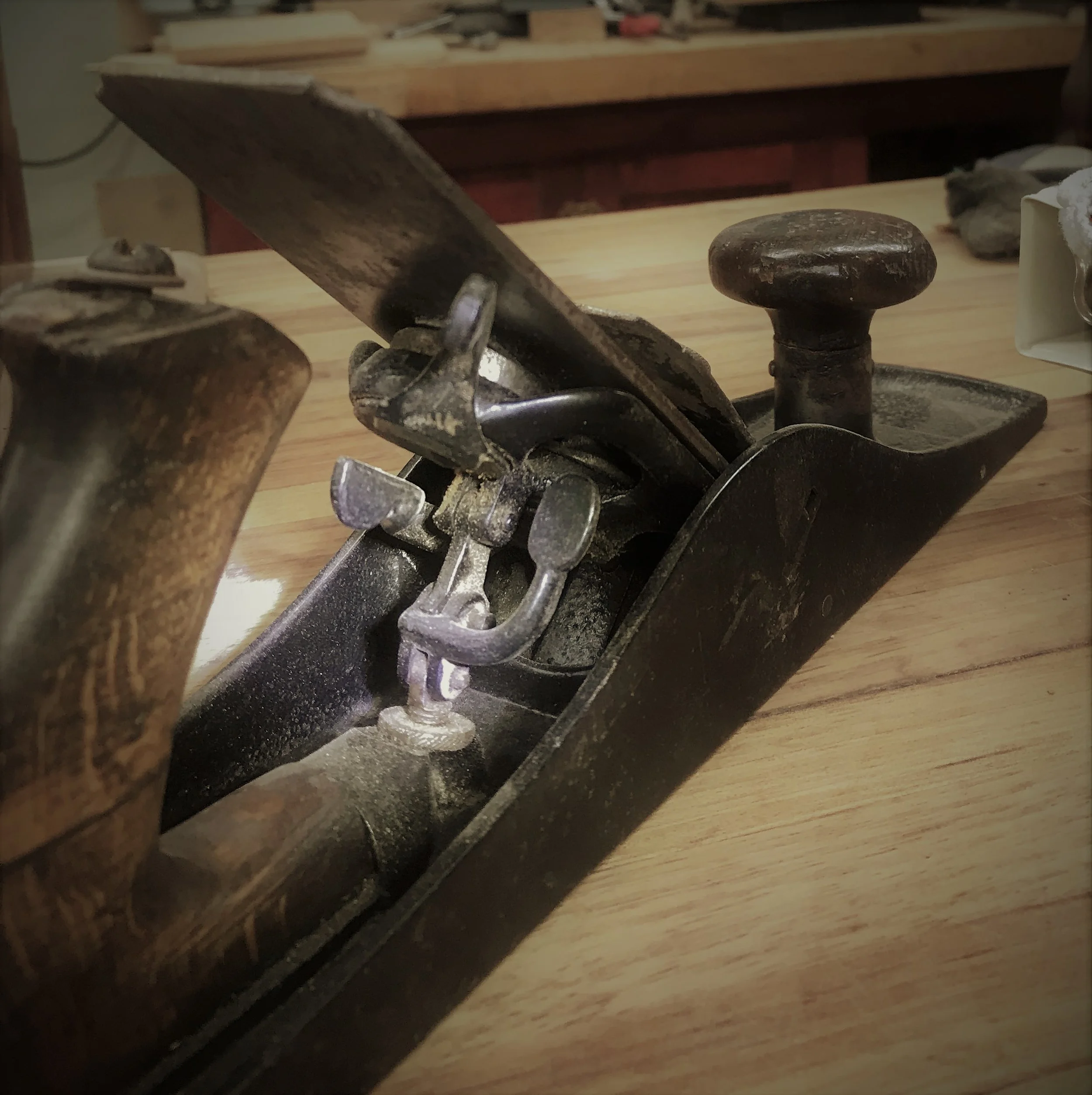 Nelson Palmer's three-lever adjustment system--a different way to operate a hand plane.