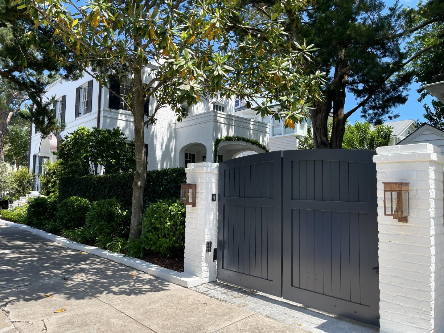 Project complete! Matching house and smaller scale gate gas lanterns for this recent renovation with @beccajonesinteriors . 

#charlestonpeninsula #historicrenovation #historiccharleston #charlestonsc #handcrafted #coppersmith #gaslanterns #madeincha