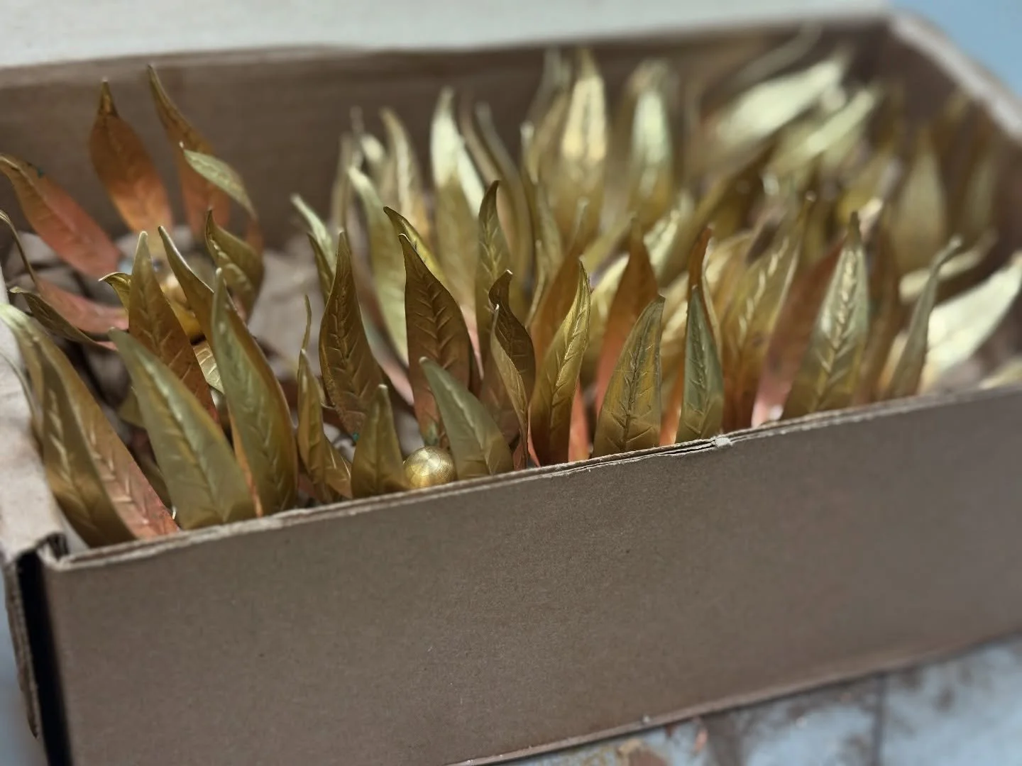 Clusters of brass olive leaf finials make a pretty beautiful arrangement!

#handcraftedlighting #madeincharleston #gaslantern #lightmaker #copperlanterns #bespokelighting #customlighting #historicarchitecture