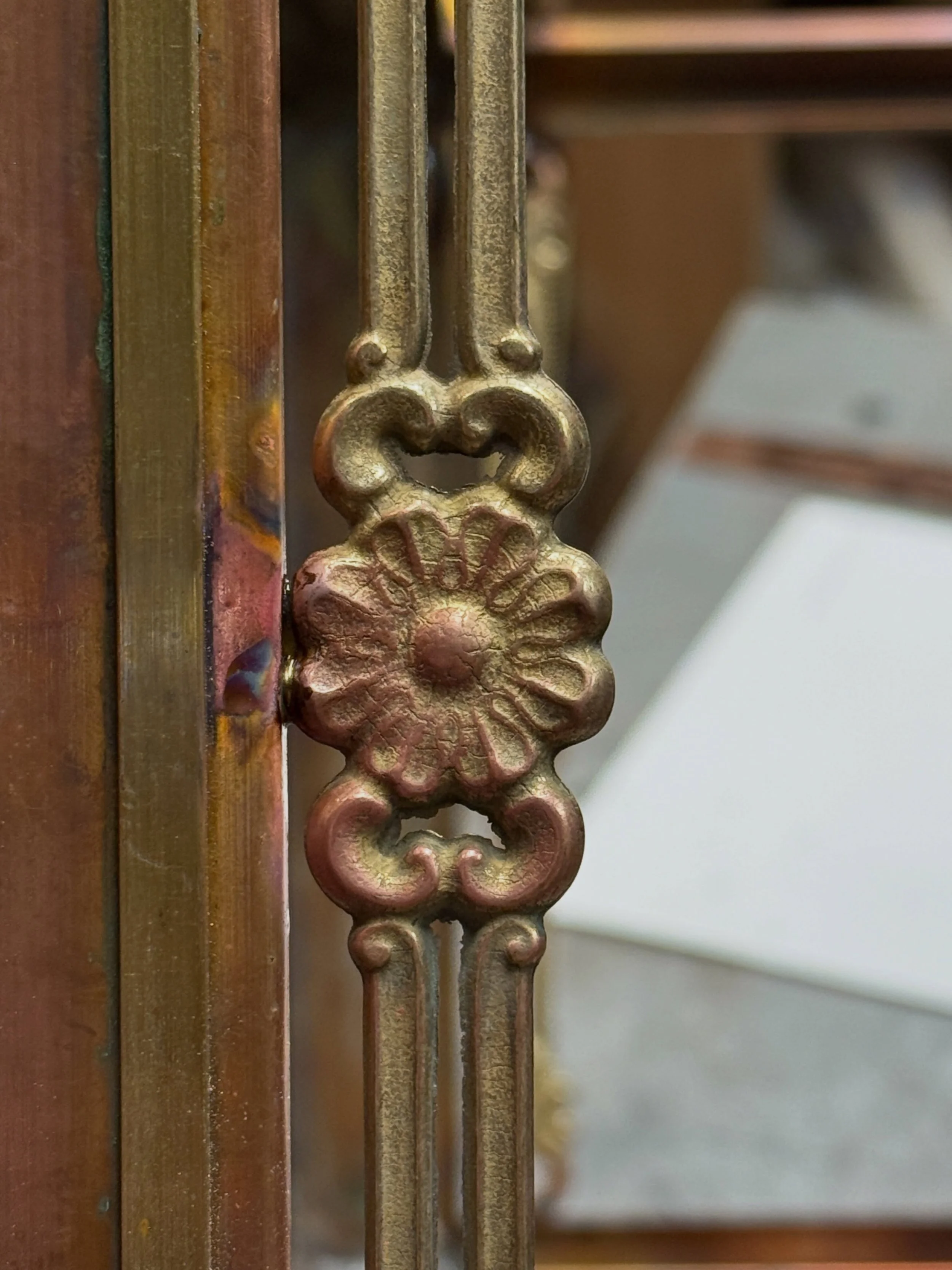 Just a close up of one of the cast details on the #williamravenelhouse pendant lantern 🏵️
Once it&rsquo;s hanging so high in the air the details won&rsquo;t be noticeable. So loving getting to soak them in while she&rsquo;s on our workbench! 

#besp