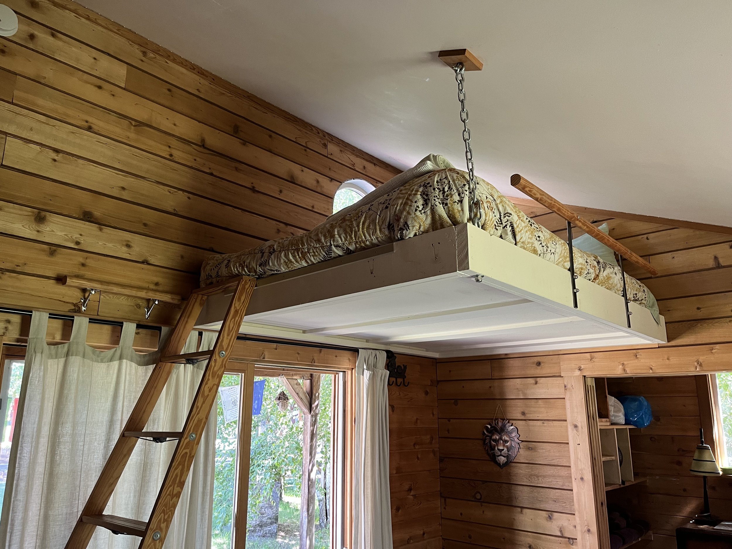 IMG_TroutLake_lionCabin3.jpeg