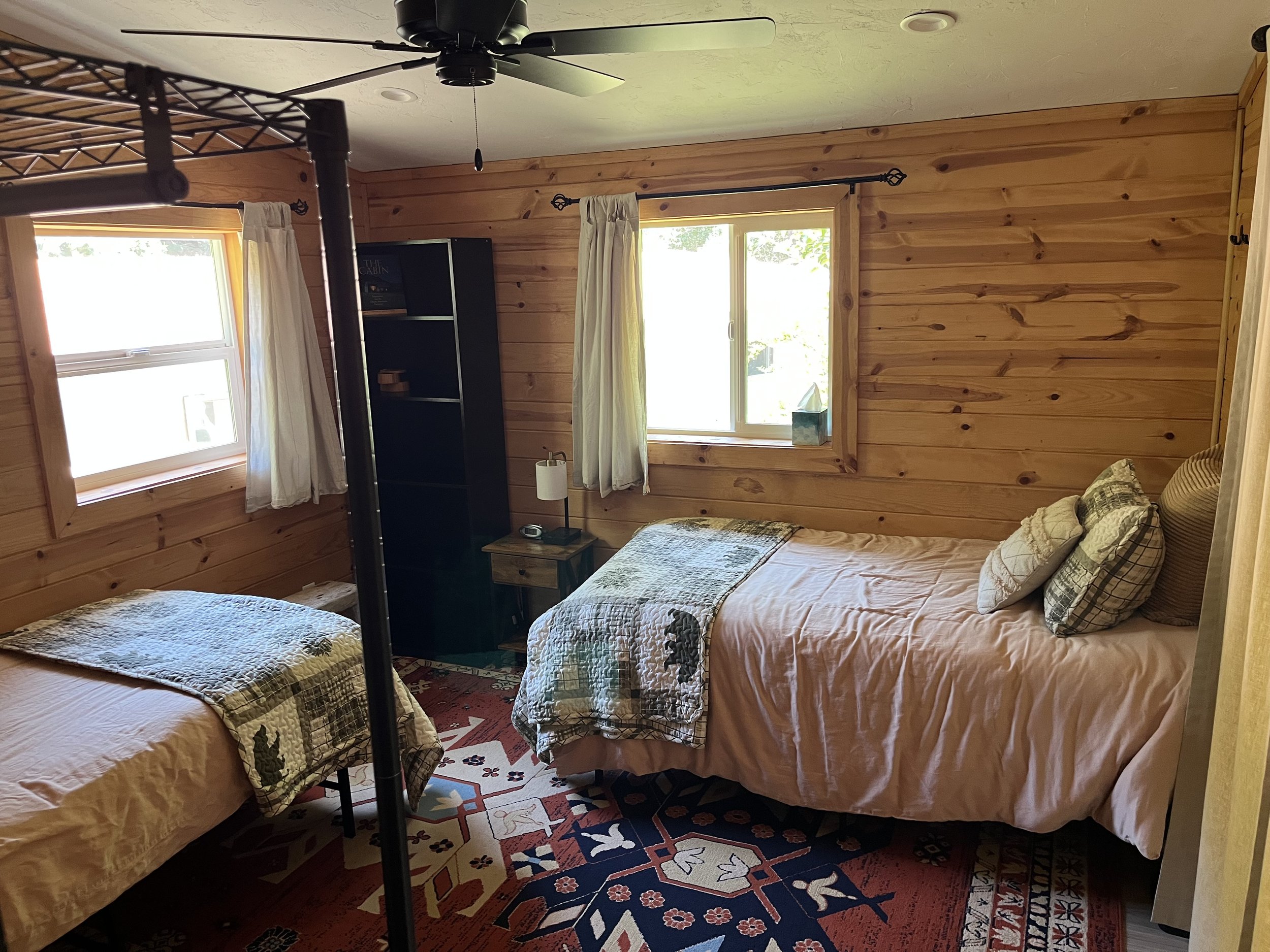 IMG_TroutLake_lionCabin4.jpeg