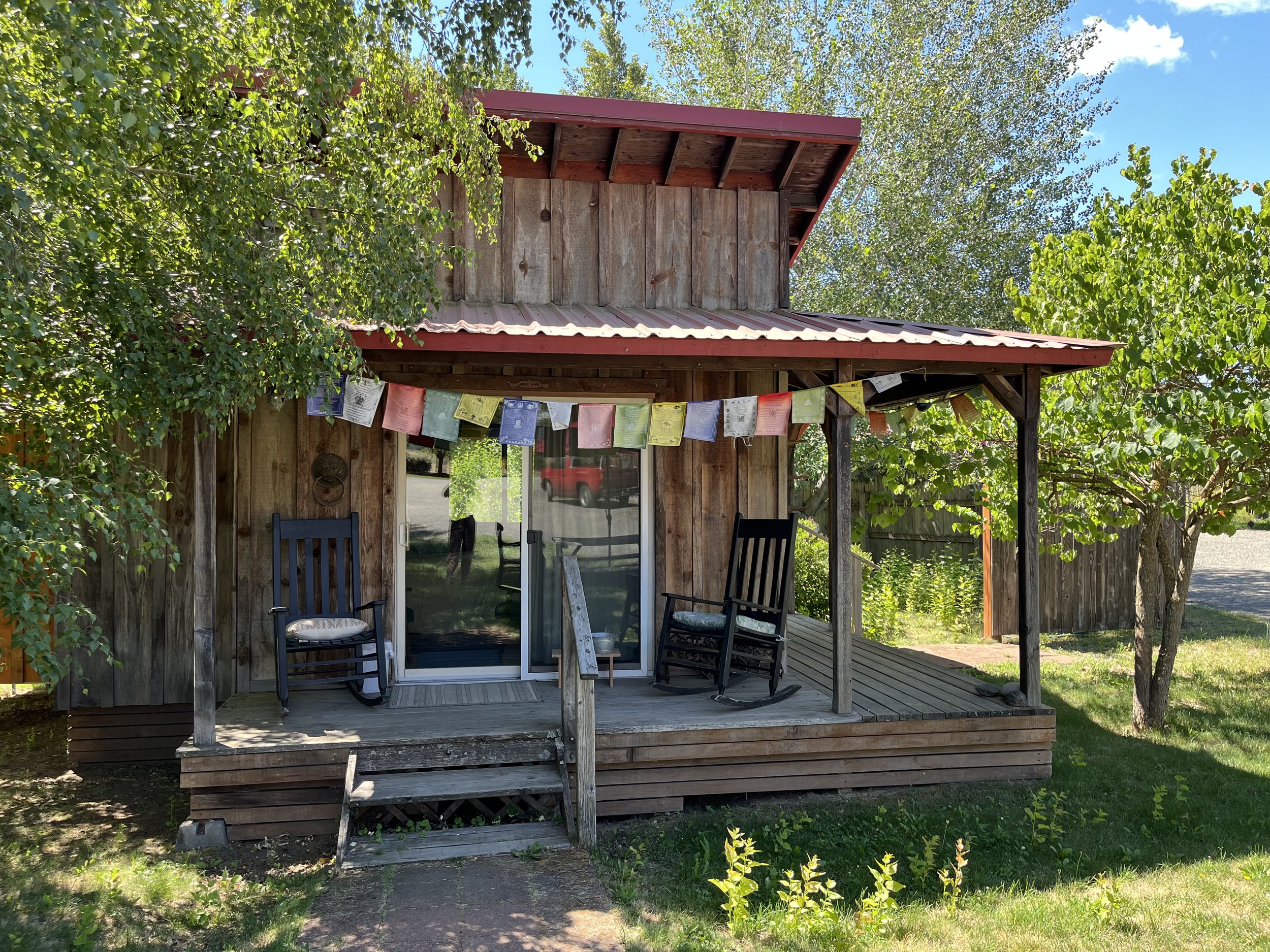 IMG_TroutLake_lionCabin5.jpeg