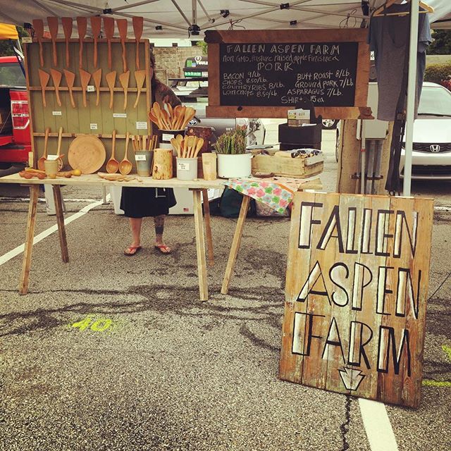 Come see us @bloomfieldpgh Bloomfield Saturday Farmers Market! We are here with pork, tree ware, asparagus and shirts! Here till 1
#farmersmarket #farmermarketseason #flyingbytheseatofourpants