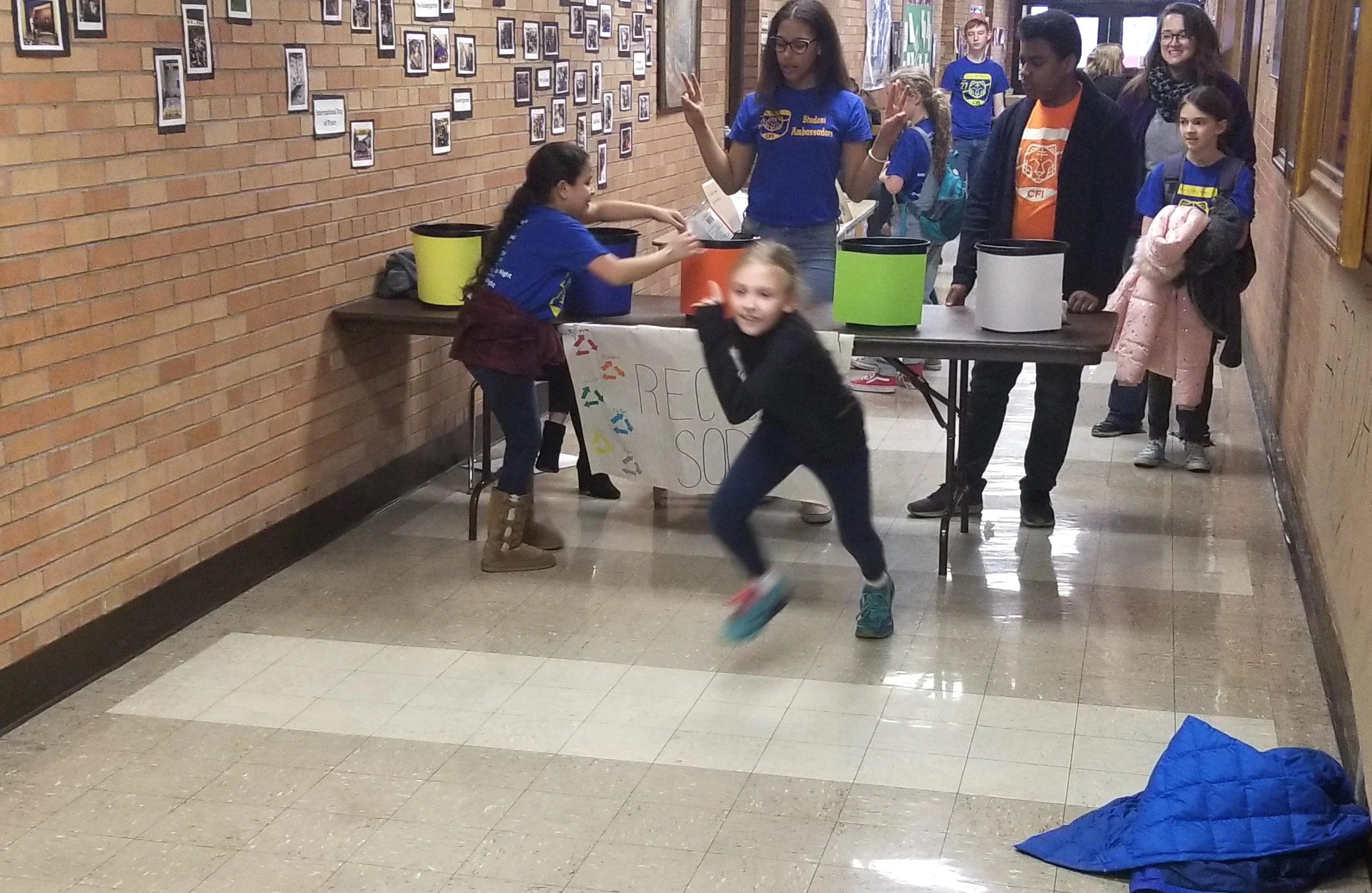 A race to sort recyclables!