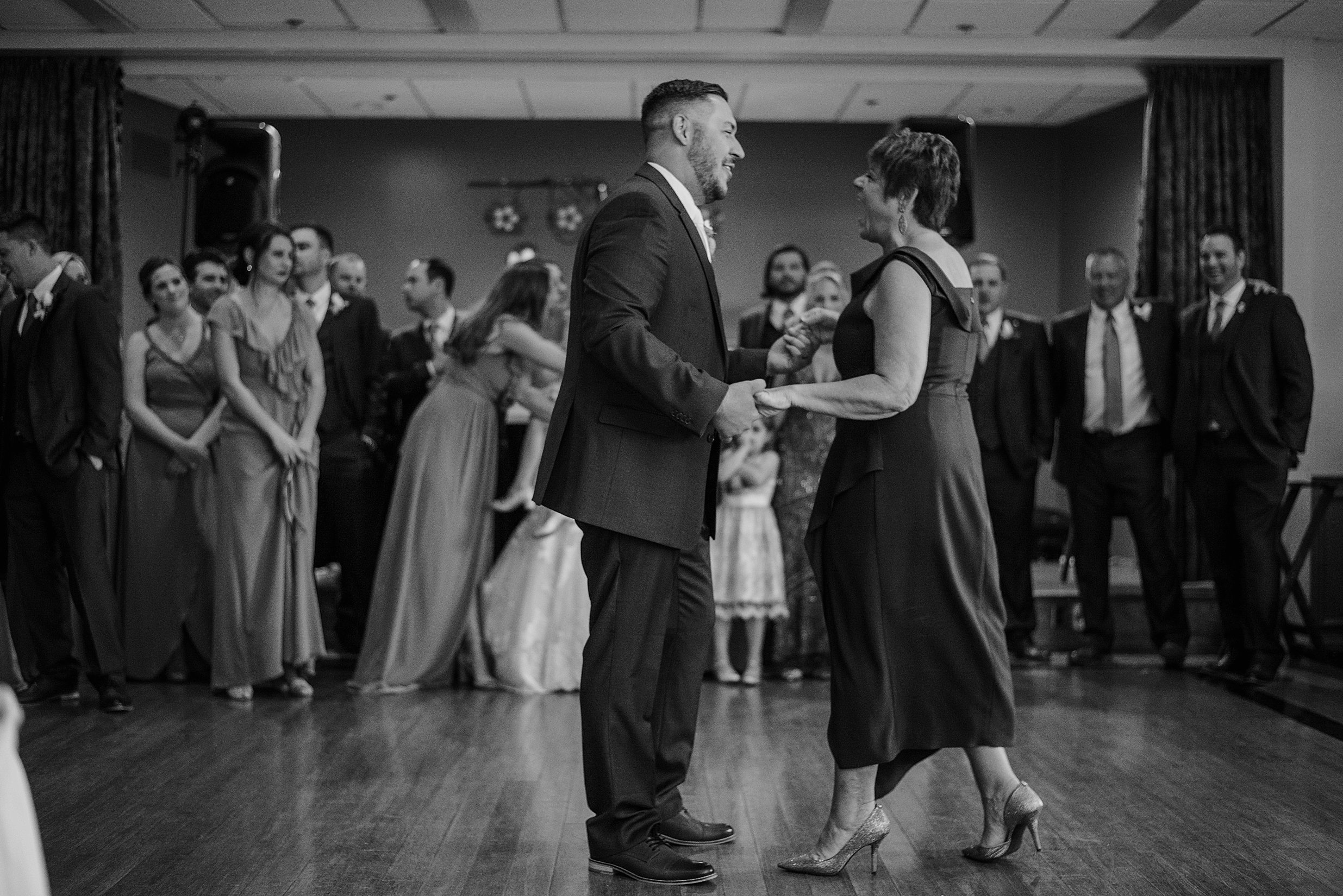 South Hills Country Club Pittsburgh Wedding_0236.jpg