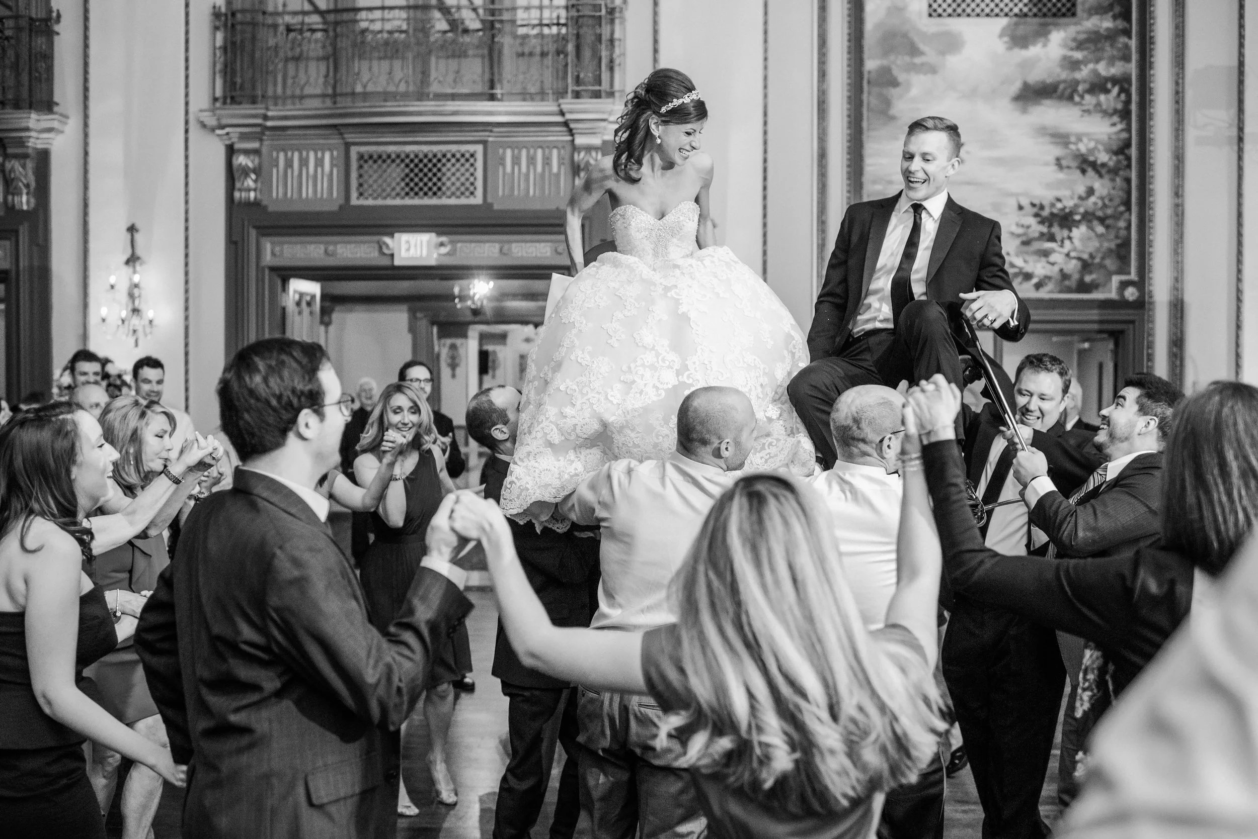 A Curated Gallery of Wedding Moments and Portraits