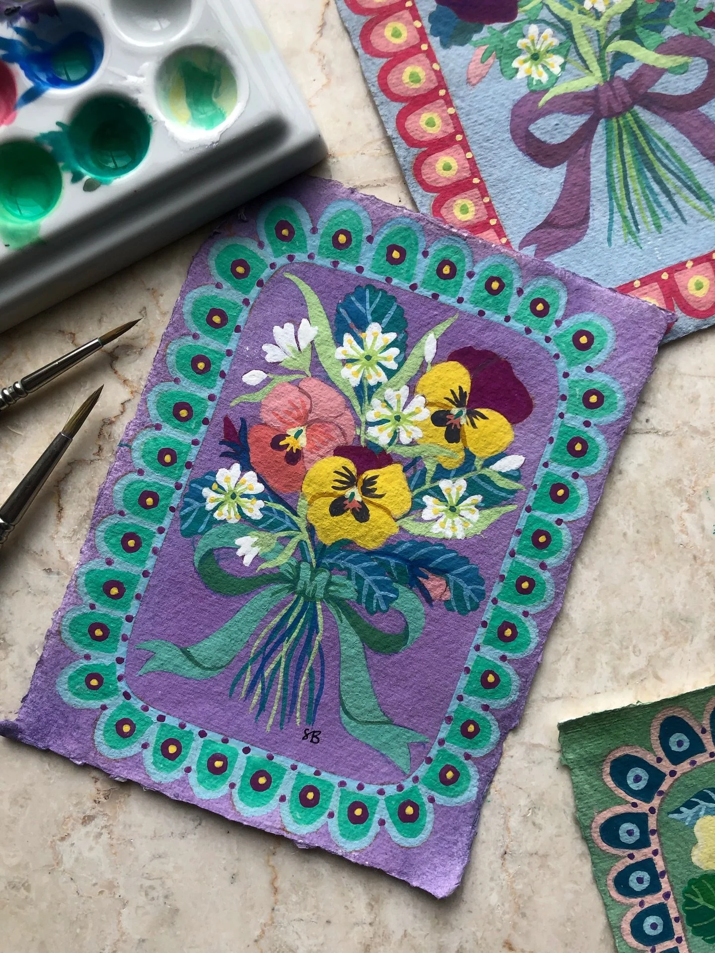 Painted flower bouquet no.4 of pansies and stitchwort. 

I love painting these little posies, but they do take a little longer than the single mini flowers.

Trying to find a balance as I move through the project.

Day 34/100 @dothe100dayproject 

#t