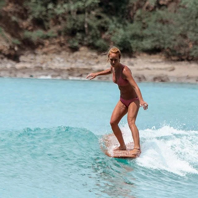 Cheeky heel-ride... .
.
.
.
.
#surfing #playaelremanso #elremanso #nicaraguasurfing #sjds #sanjuandelsur #tinywaves #waves #surfer #surfergirl #longboarding #surftravel #surftrip #centralamericasurfing #surfingcentralamerica #noseride #notanoseride #