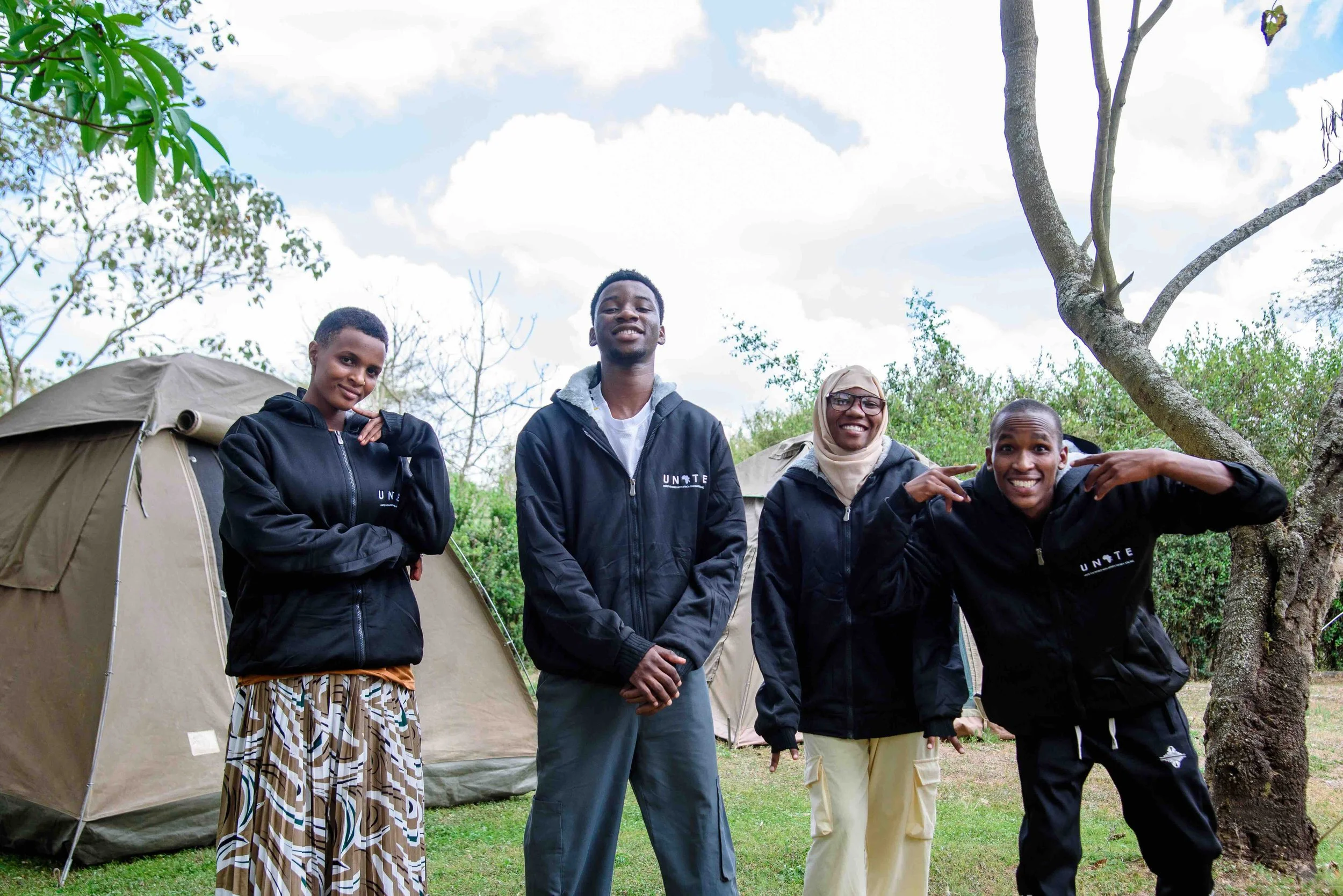 2025.10.15_Moments of scholars during the summit.jpeg